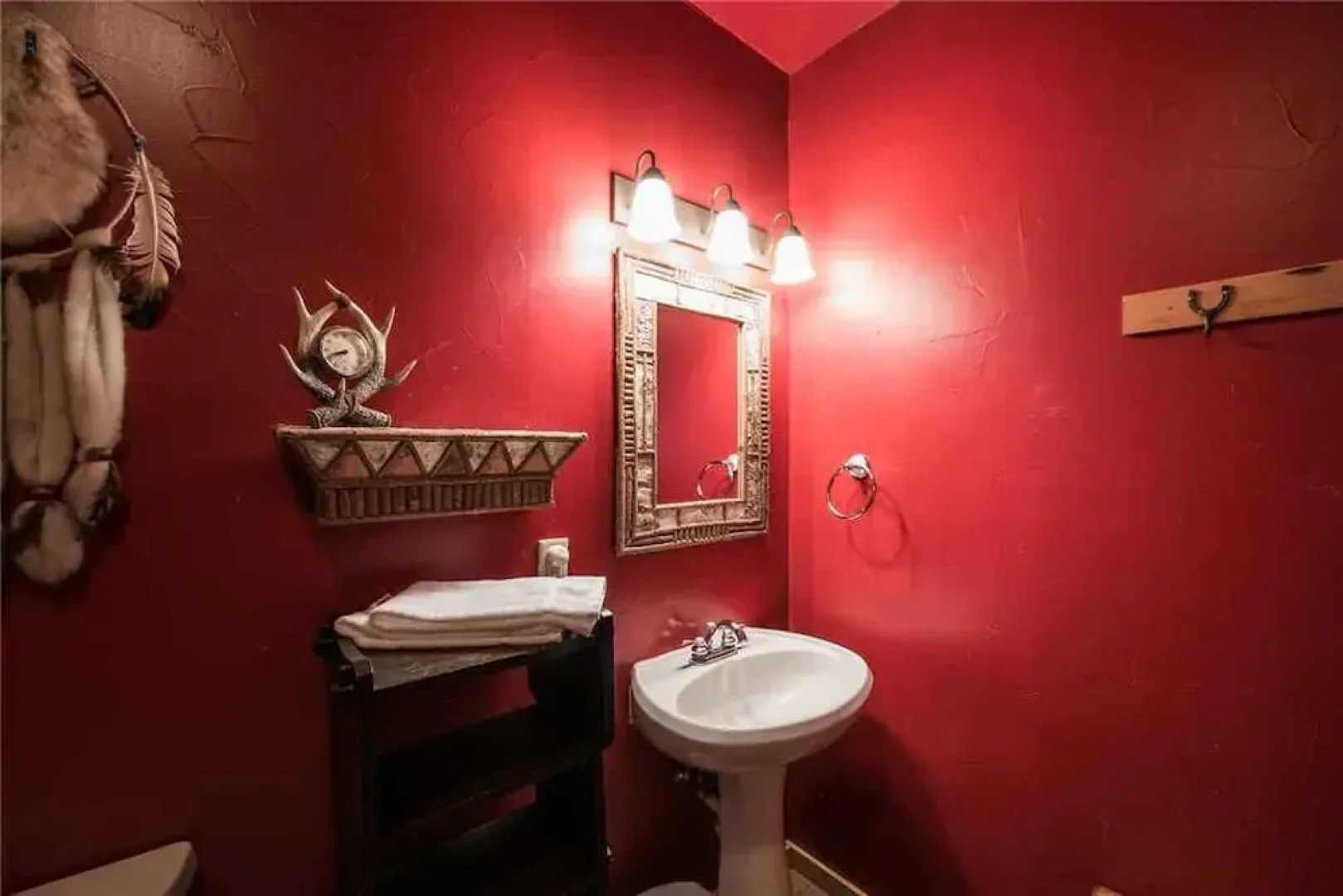 Bear Foot Lodge - Two Bedroom Cabin with Hot Tub