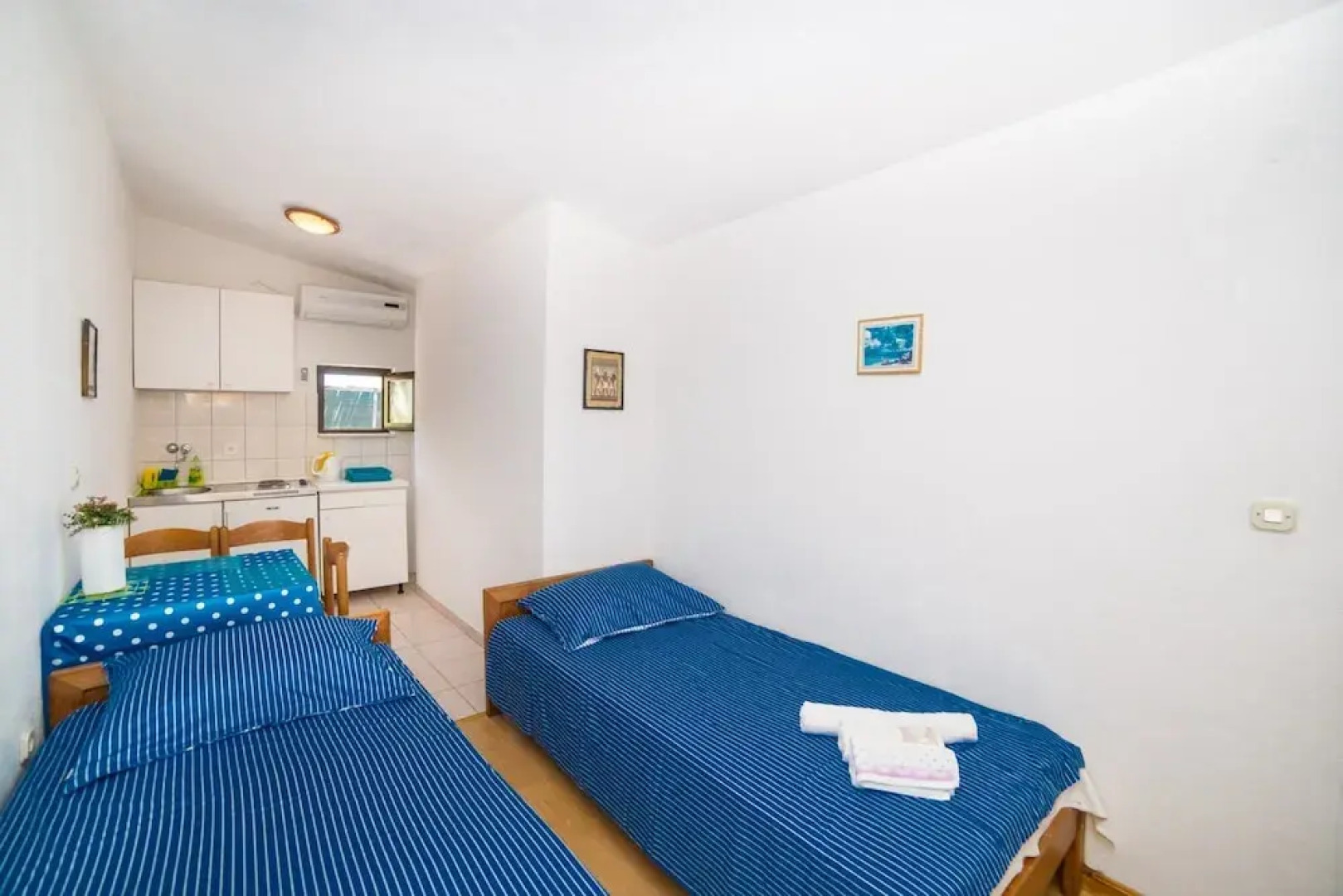 Studio Next to the Beach w Terrace & Parking