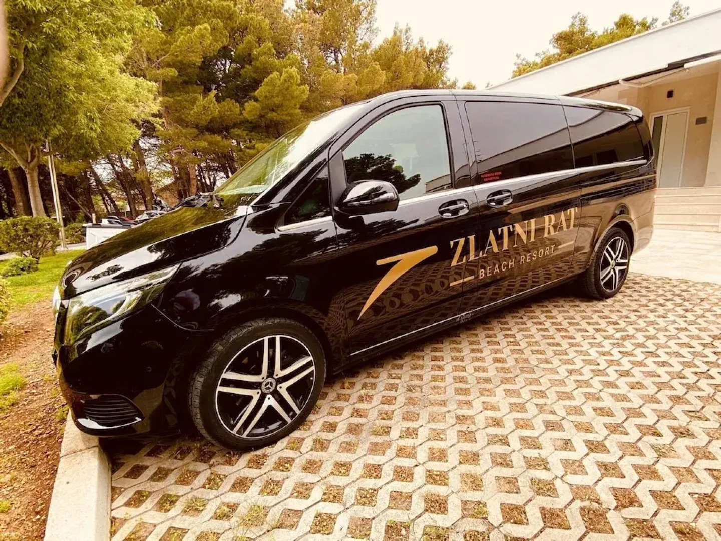 Zlatni Rat Beach Hotel