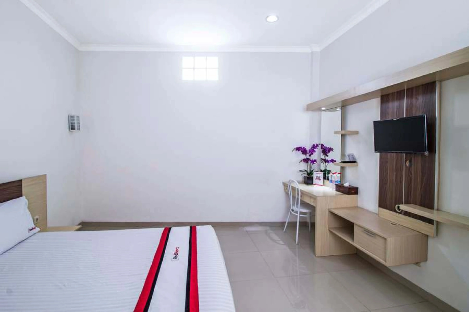 RedDoorz @ Jatiwaringin