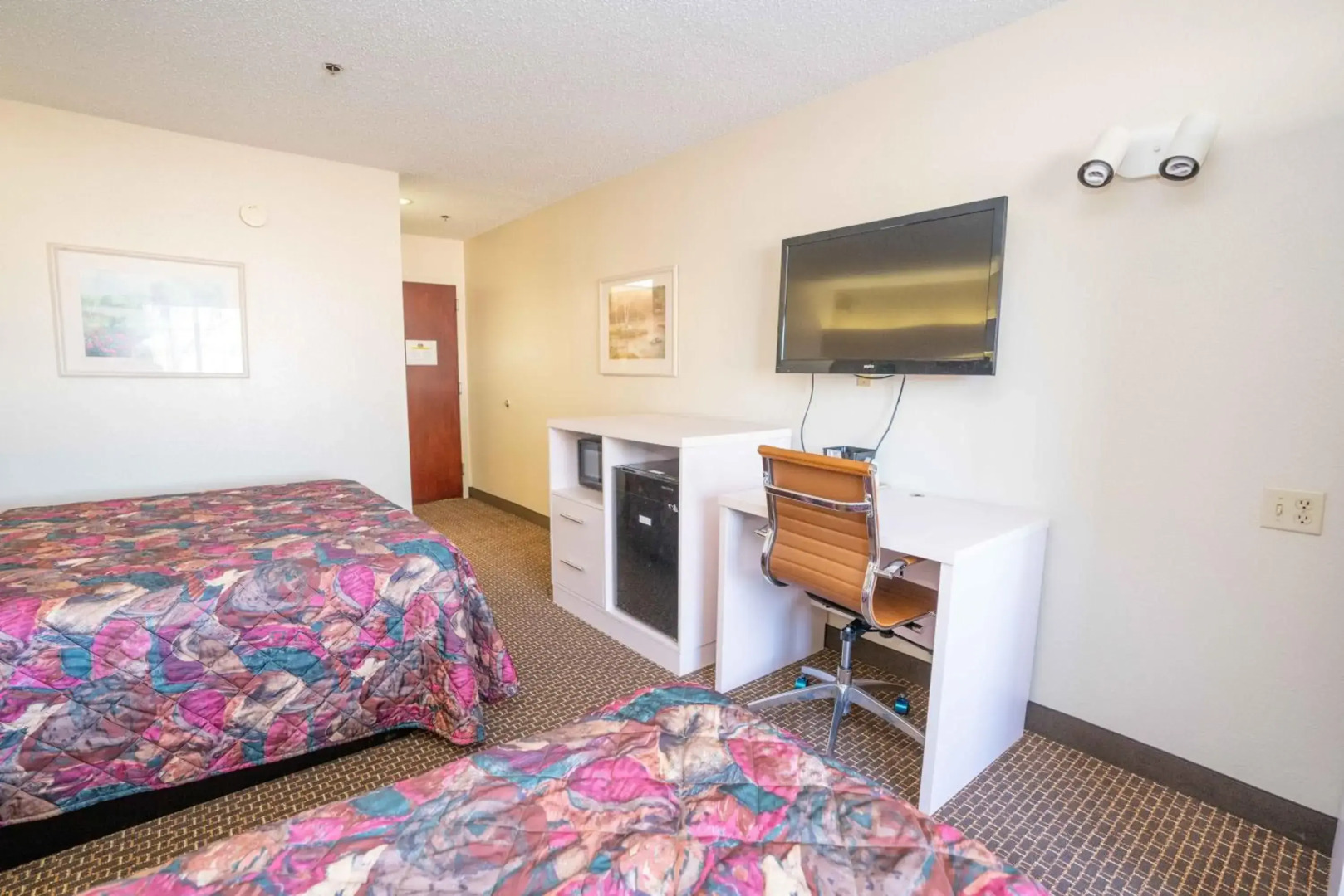 Red Roof Inn & Suites Euless - DFW Airport Southwest