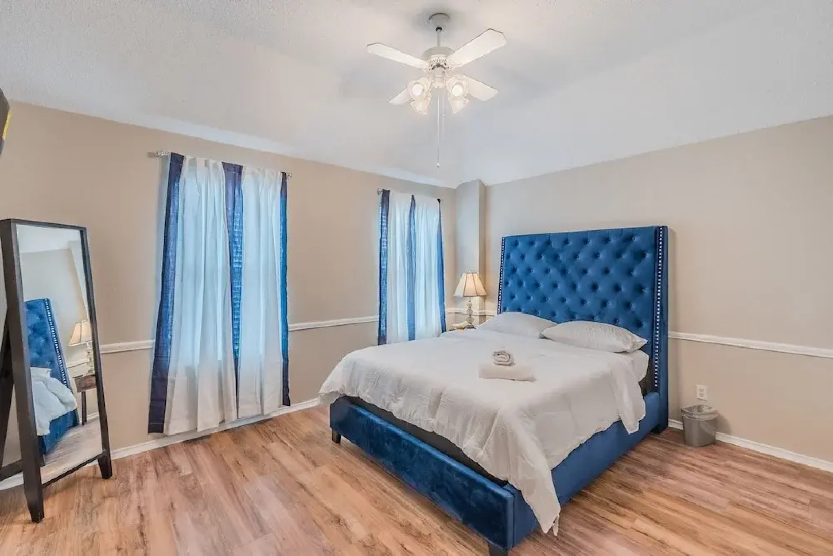 5 Bedroom Spacious Getaway, 2 Game Rooms, Hot Tub by Redawning