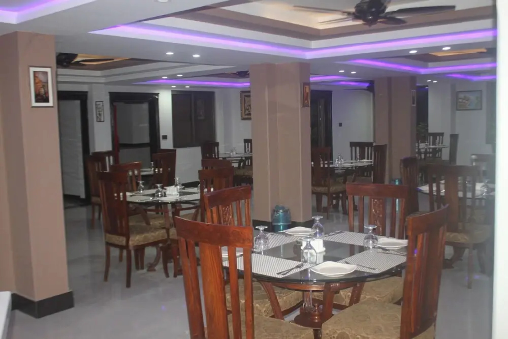 Khan Continental Hotel & Restaurant