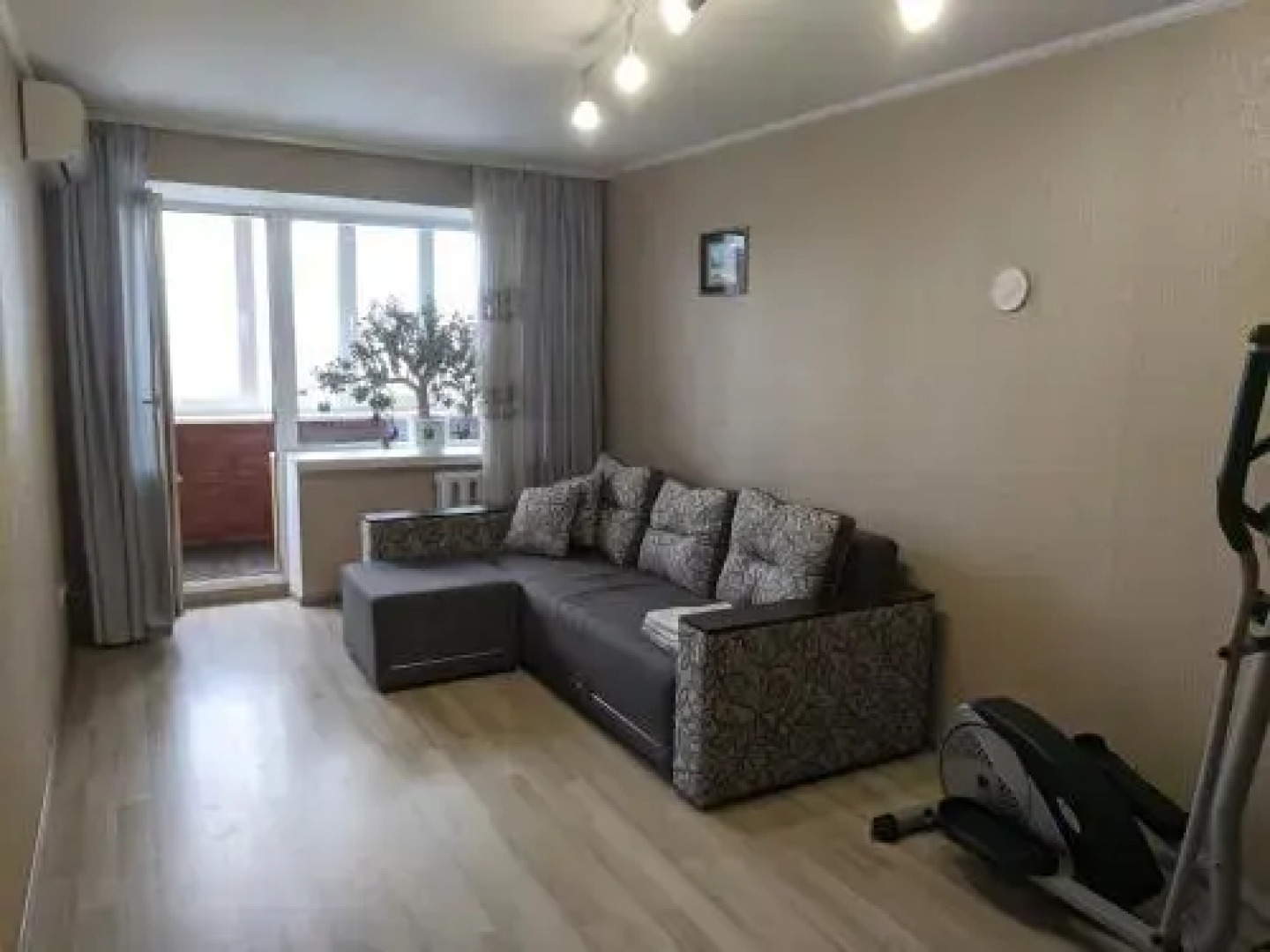 Apartment on Peremohy Avenue