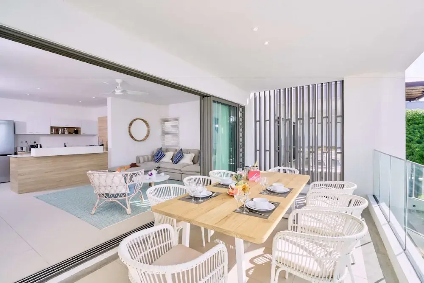 Les Estivales Beachfront Suites & Penthouses with LOV