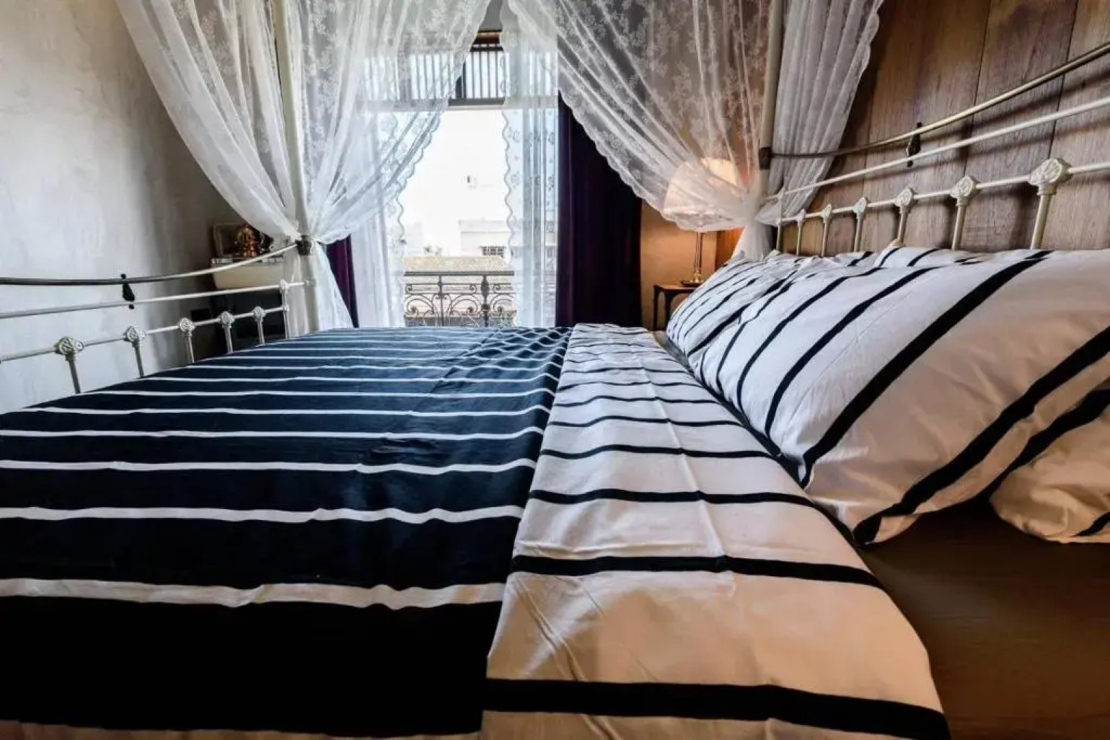 Rimrabeang Amphawa Cafe and Suite