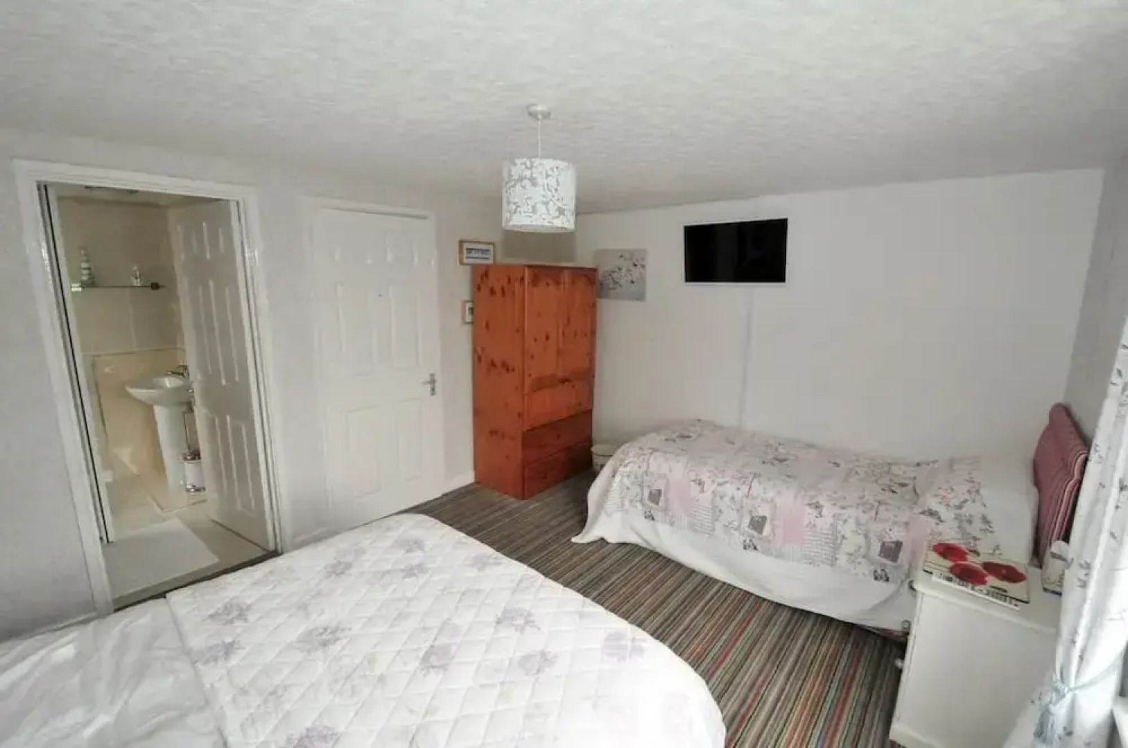 Treviglos Lodge Bed  Breakfast