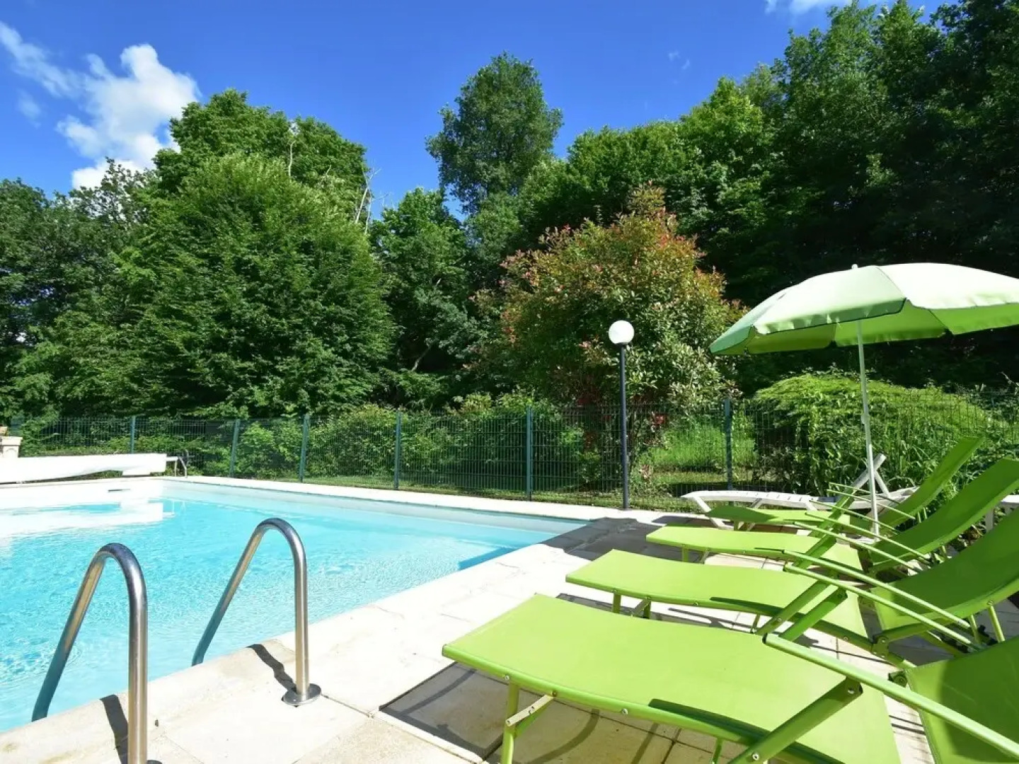 Gorgeous Villa in St. Julien-de-lampon With Private Pool & Centre Nearby