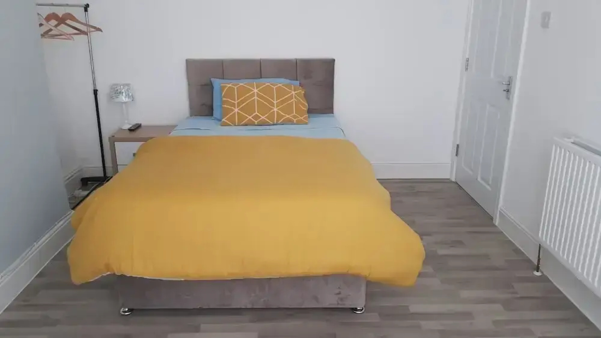 NEW Irisplace Liverpool @ New Strand