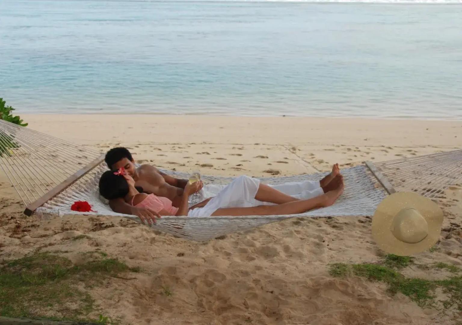 Motu Beachfront Art Villas