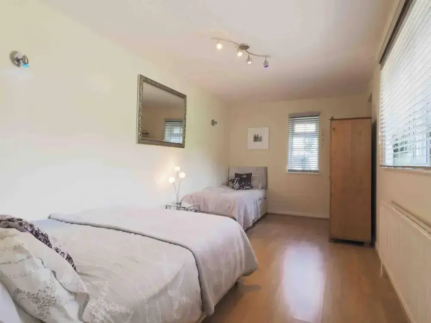 Inviting 7-bed House With sea Views in Hythe