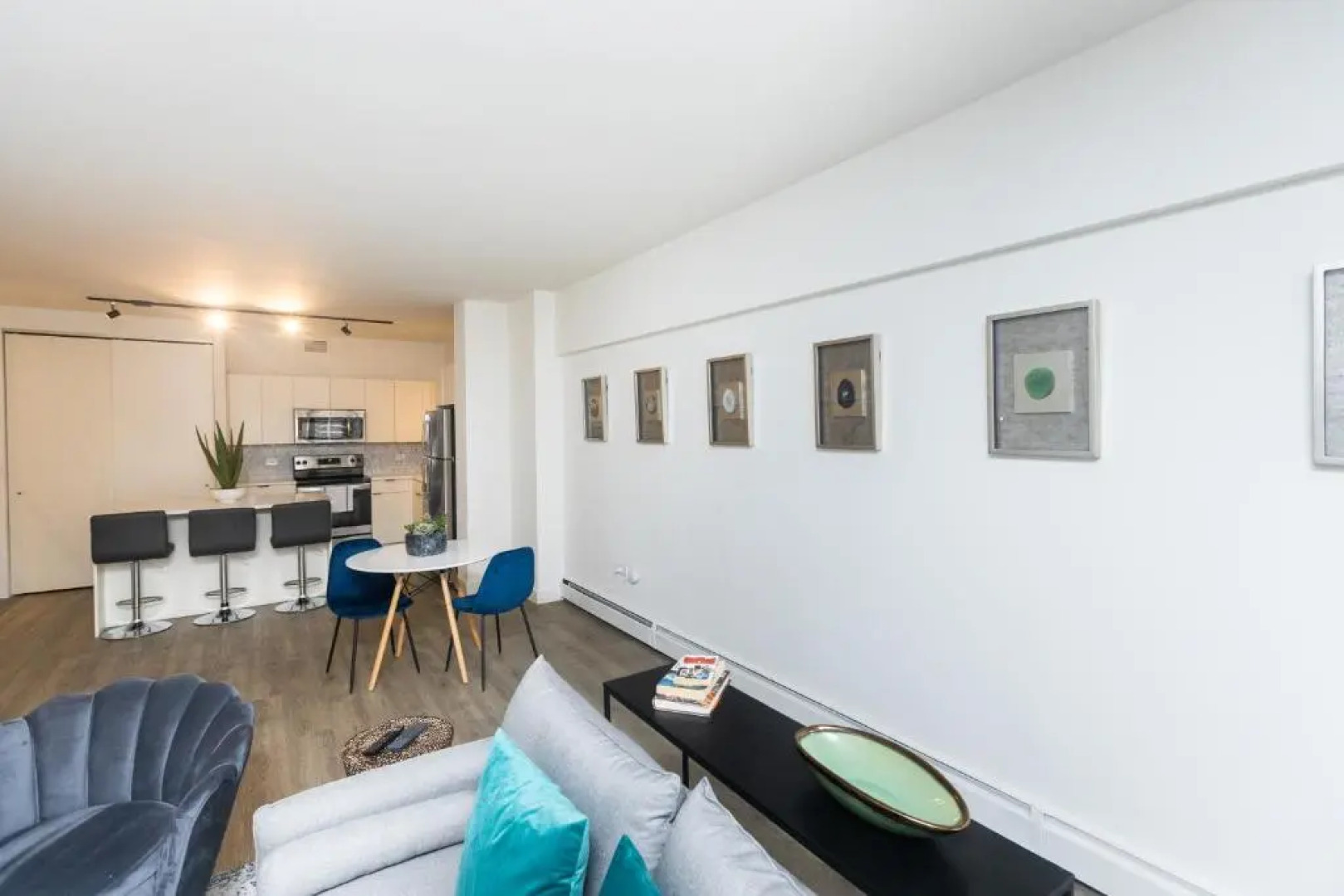 21 East - Chic DT Apts with Rooftop by Zencity