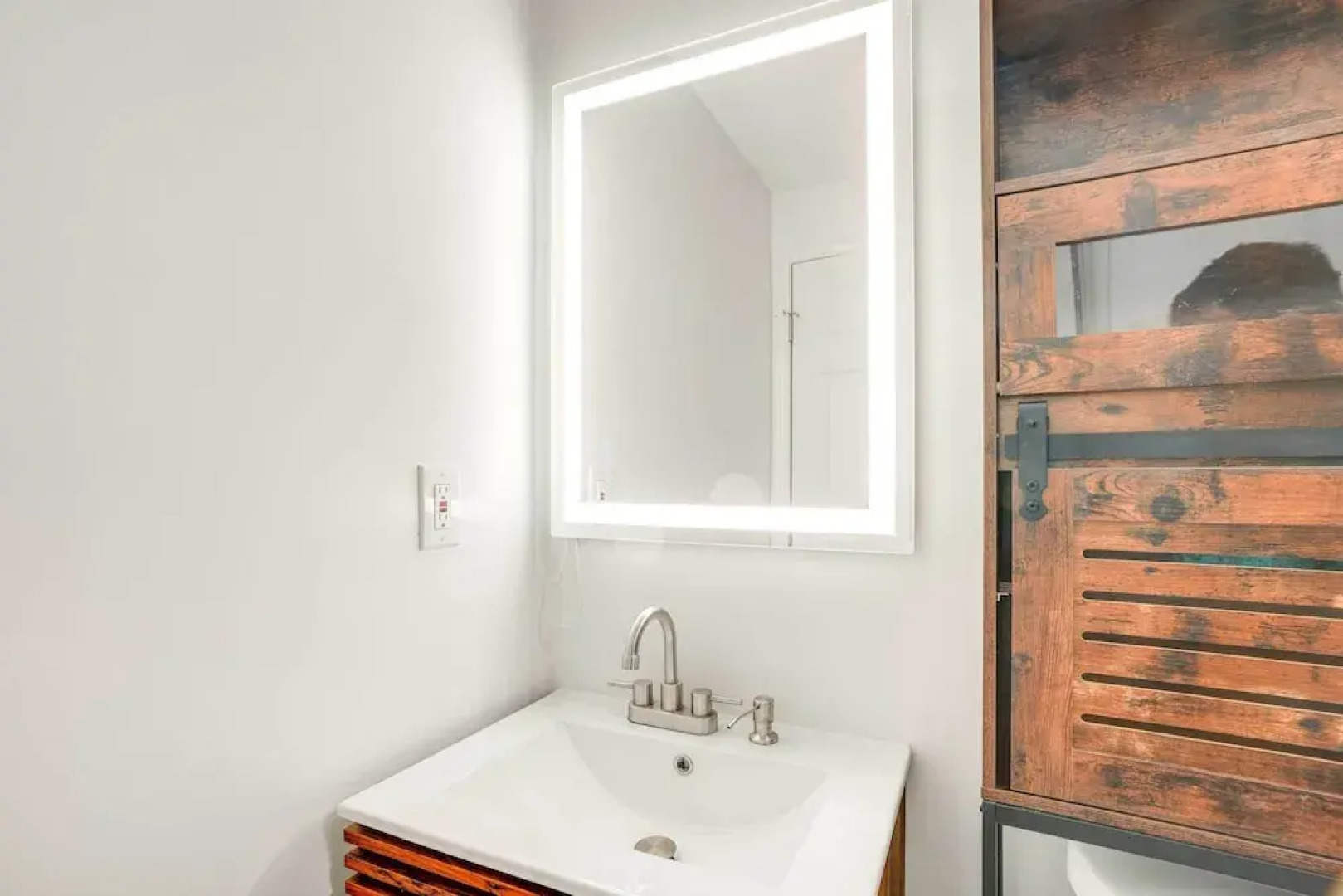 Front Royal Studio w/ Mtn Views & Brick Oven