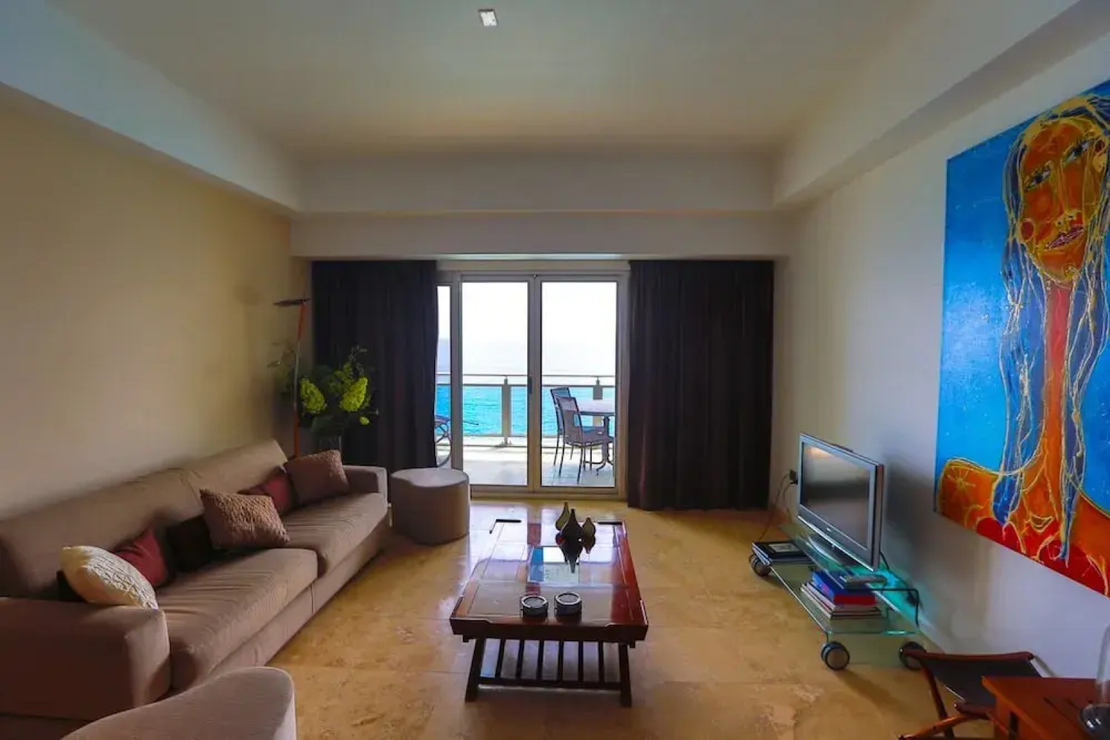 *The CLIFF_ BEACHFRONT and LUXURY MODERN UNIT* C2