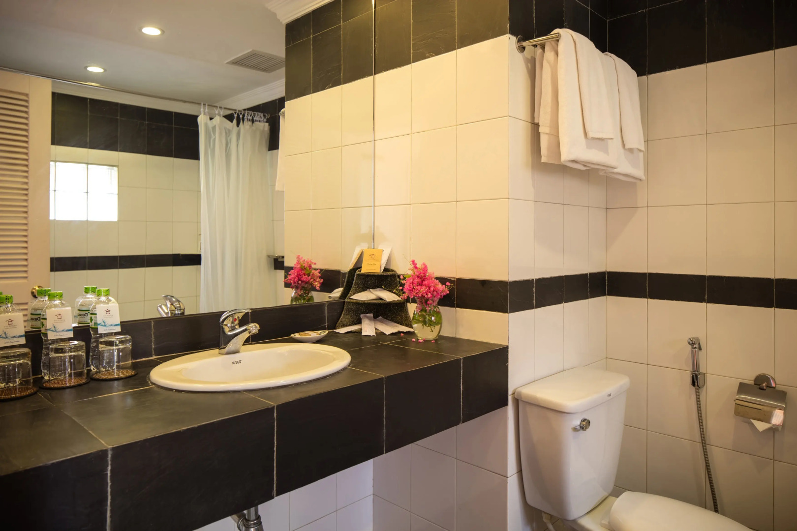 Victoria Nui Sam Lodge