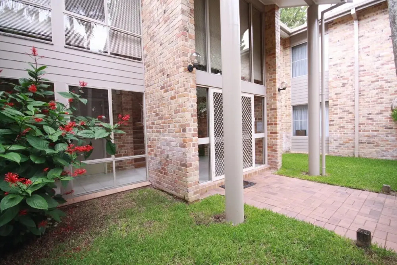 Sunset Boulevarde, 12