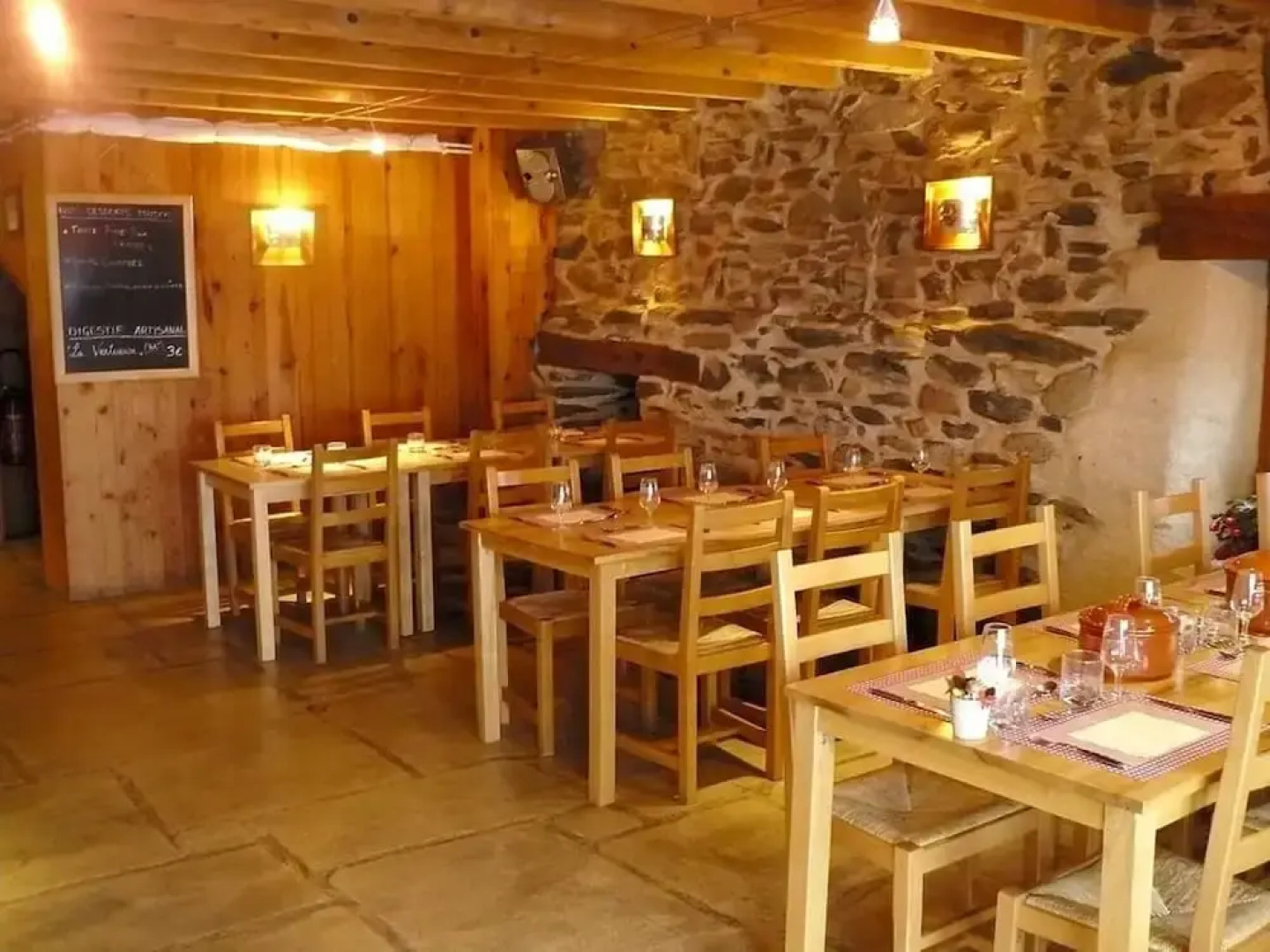 L'Auberge Aux Creux Des Pierres