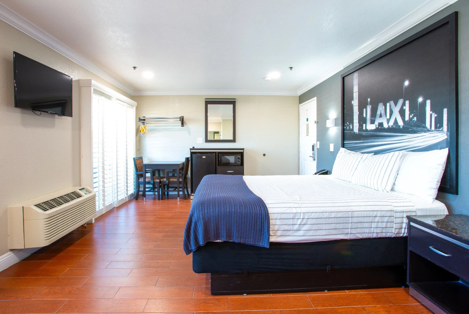 Elev8 Hotel Los Angeles LAX