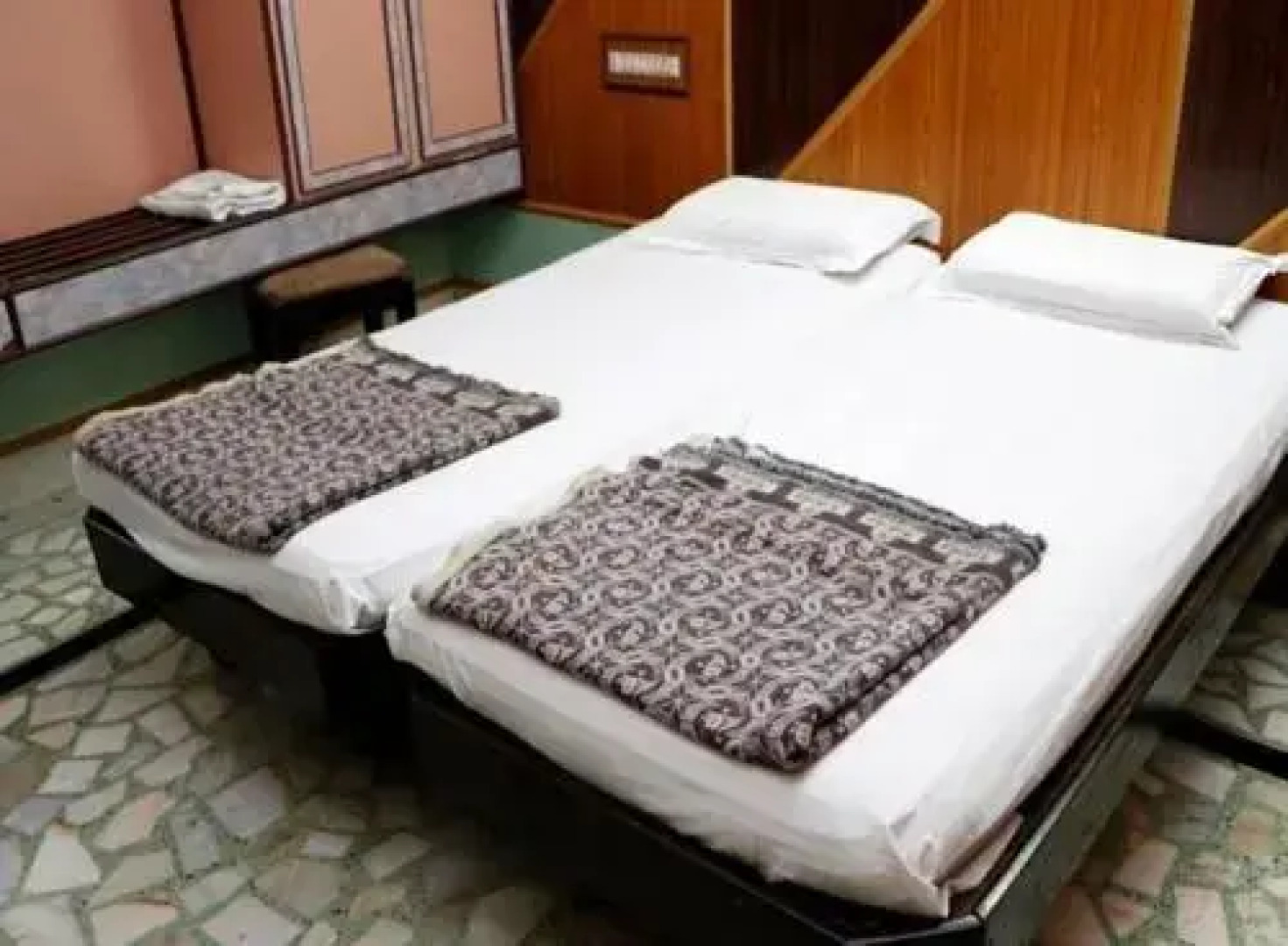 Iroomz Ashoka Comforts