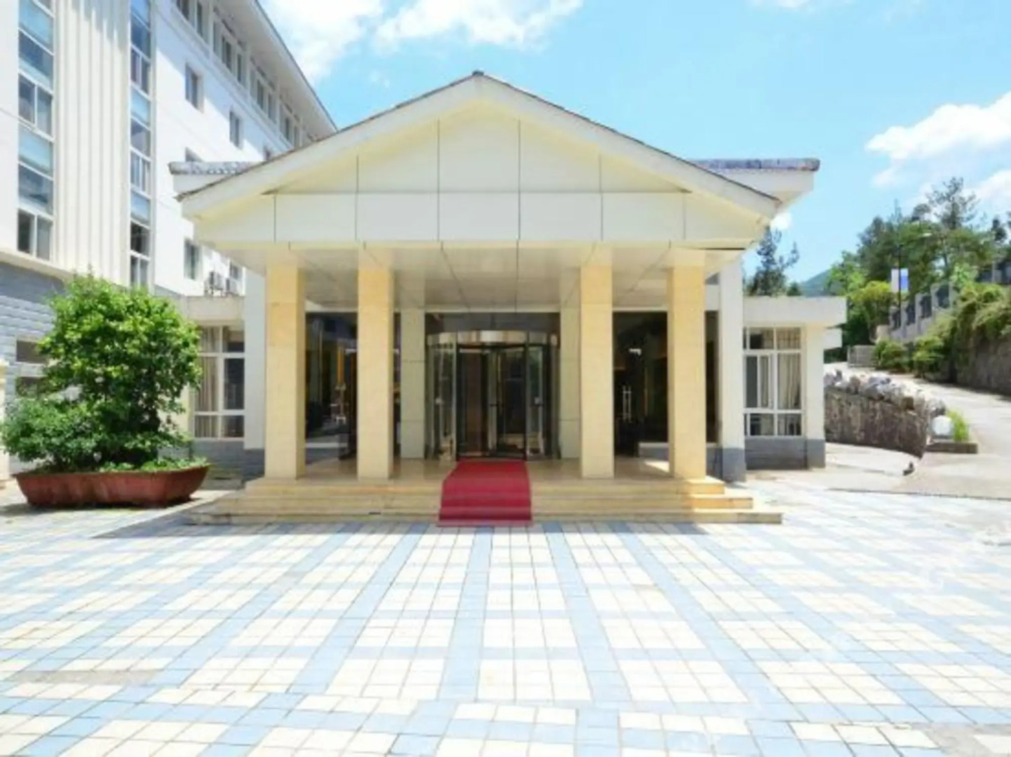 RoEasy Exquisite Hotel