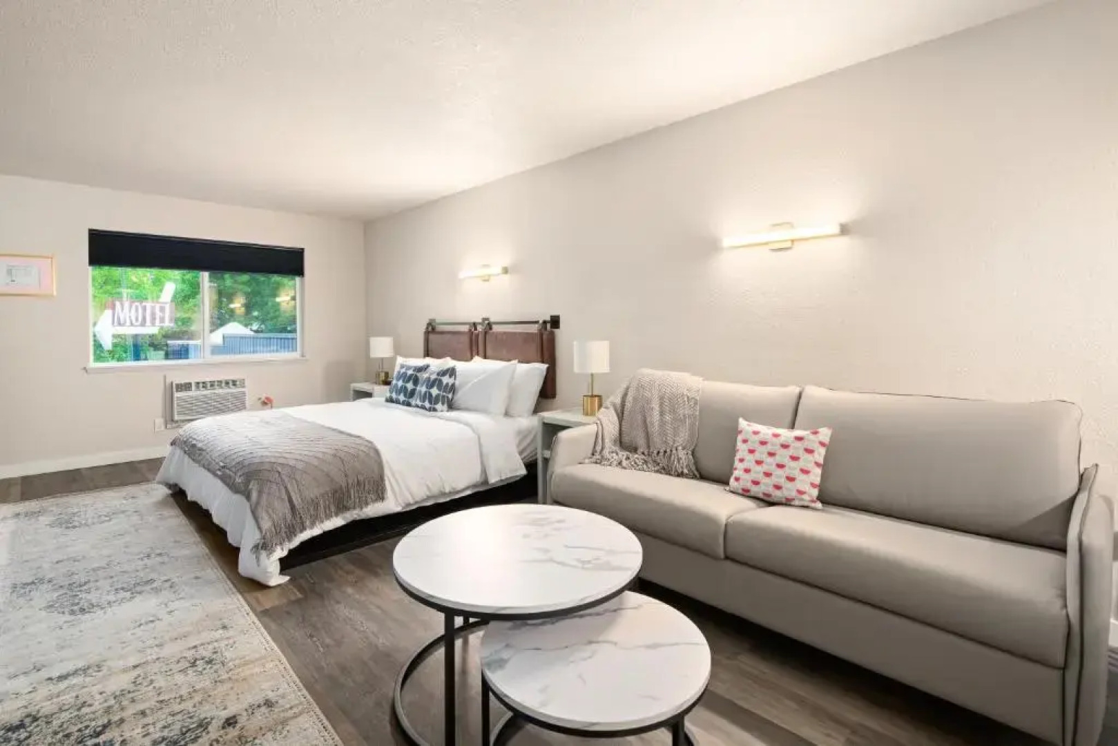 Hotel McCoy - Art, Coffee, Beer, Wine