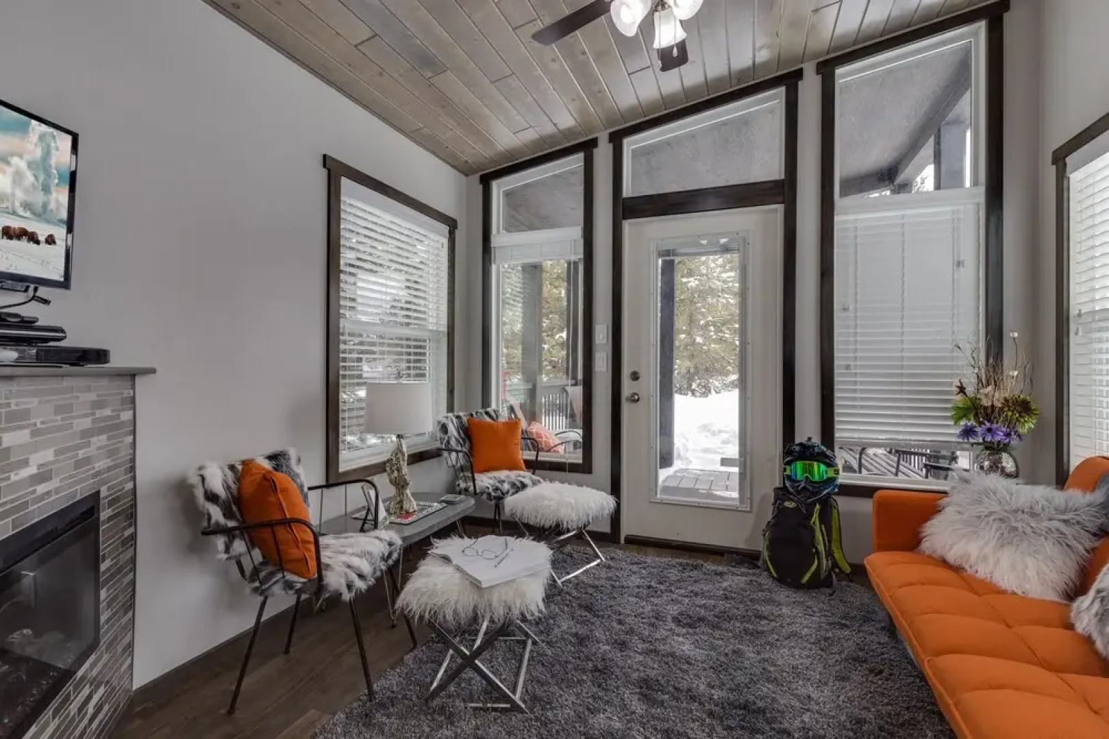 Hickory-dickory Hollow