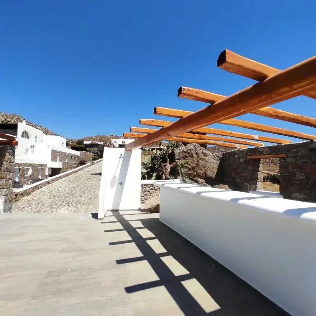 Avalon cosy apartments Kiku studio for 2 with shared swimming pool