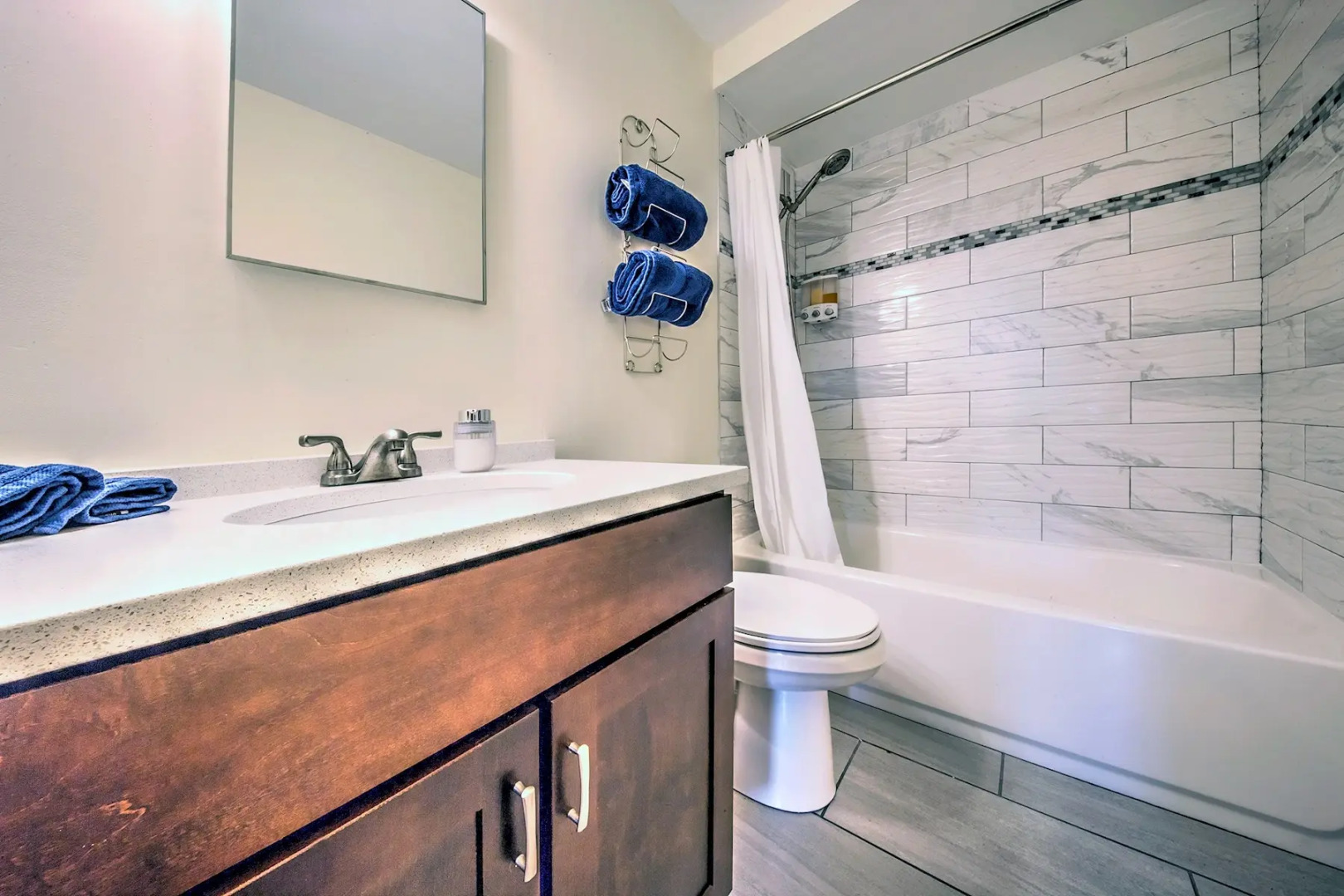 Bright Condo, Plenty of Room, Sleeps Upto 8