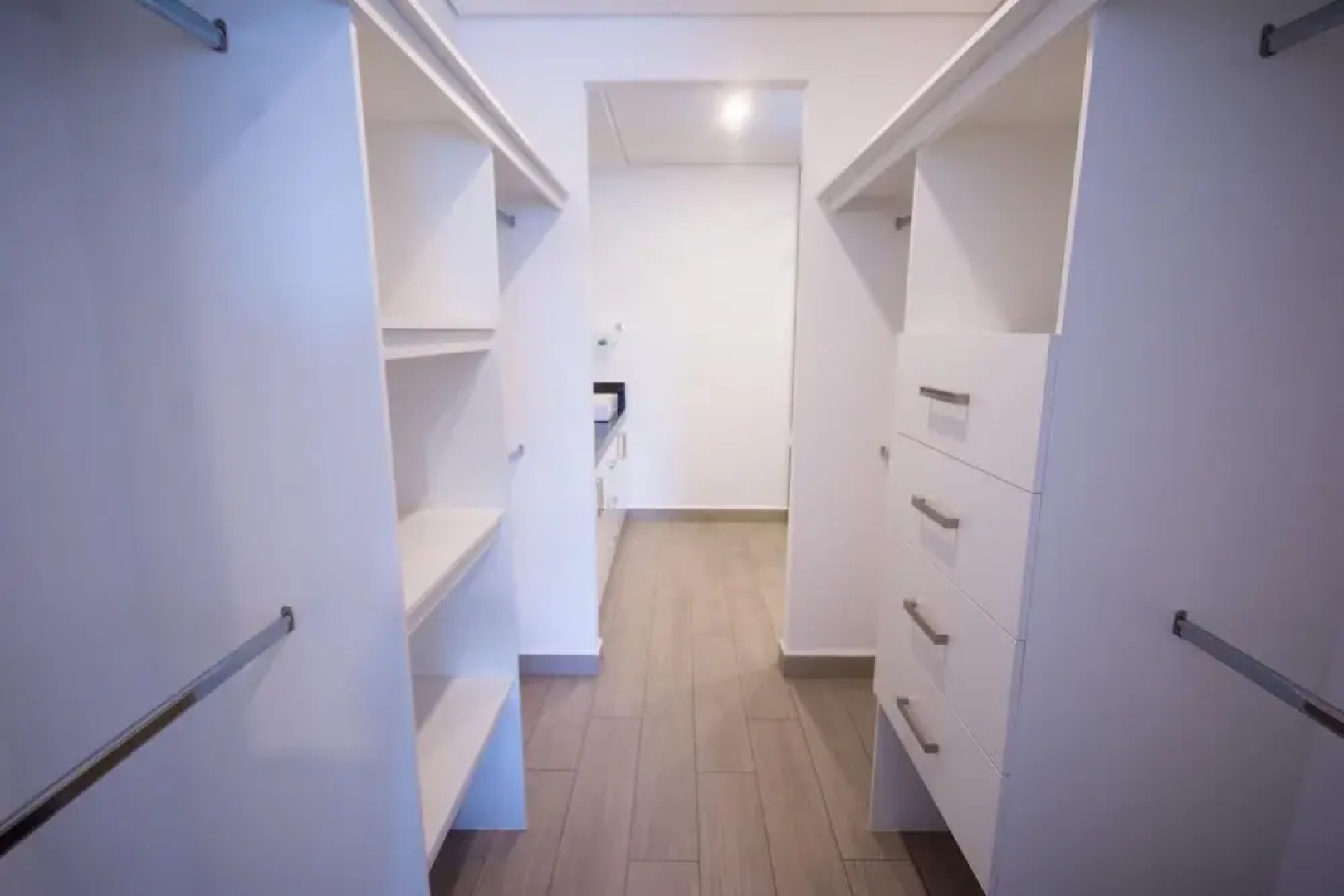 Real View Towers E506 by Casago