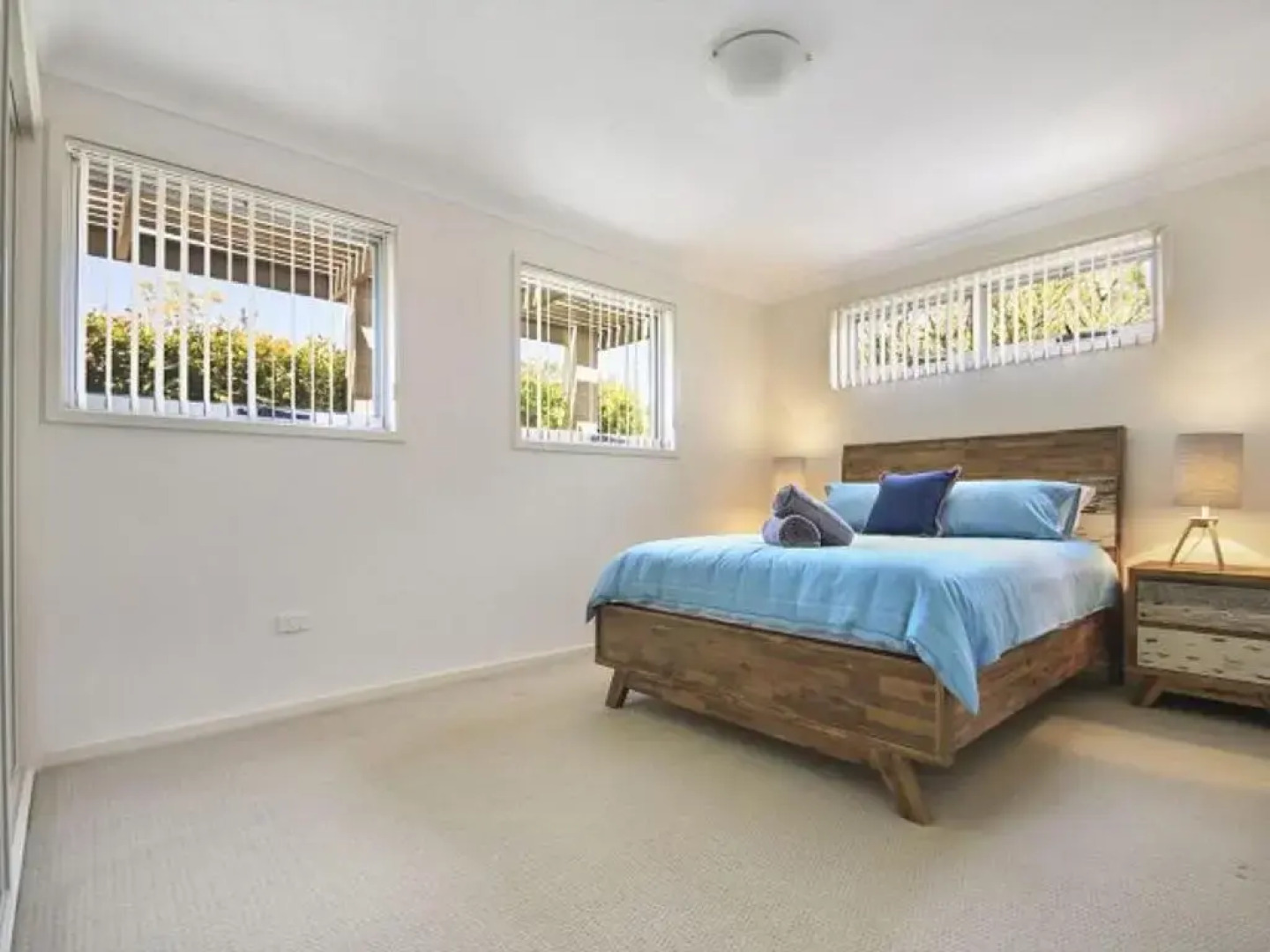 Open and Airy Entertaining Areas 2 Minutes Walk to Beach and Cycle Path