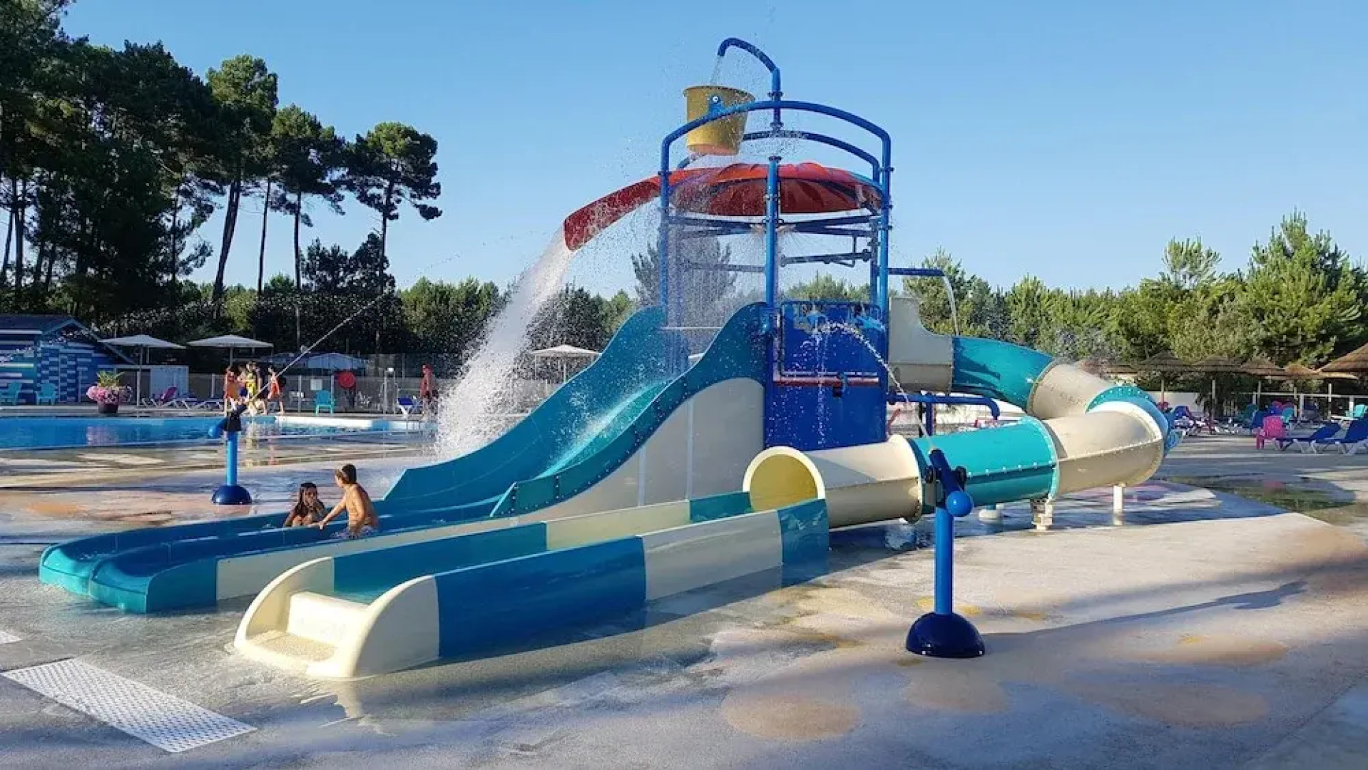 Property With 3 Bedrooms in Saint-julien-en-born, With Pool Access and