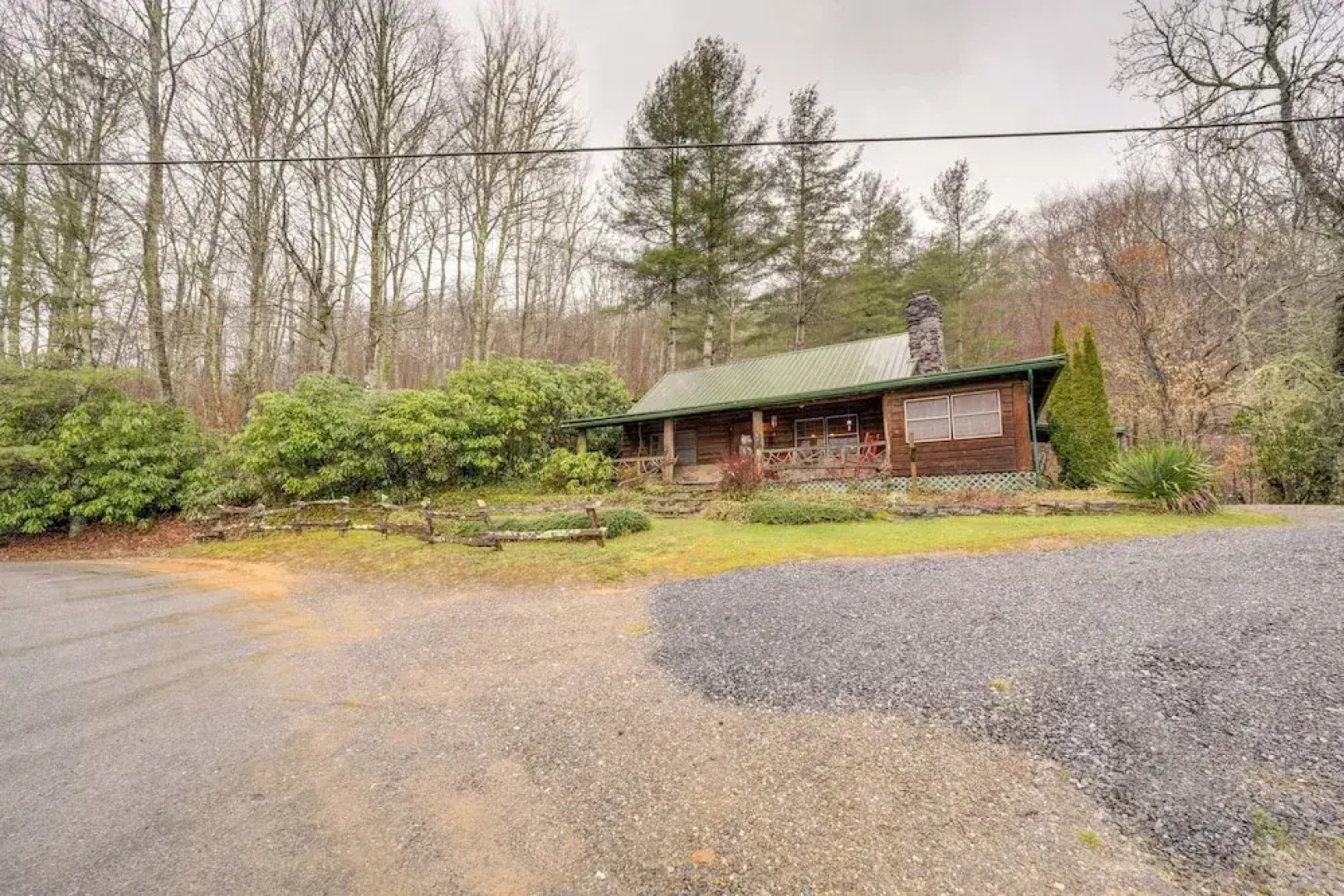Rustic Maggie Valley Cabin w/ Mountain Views!