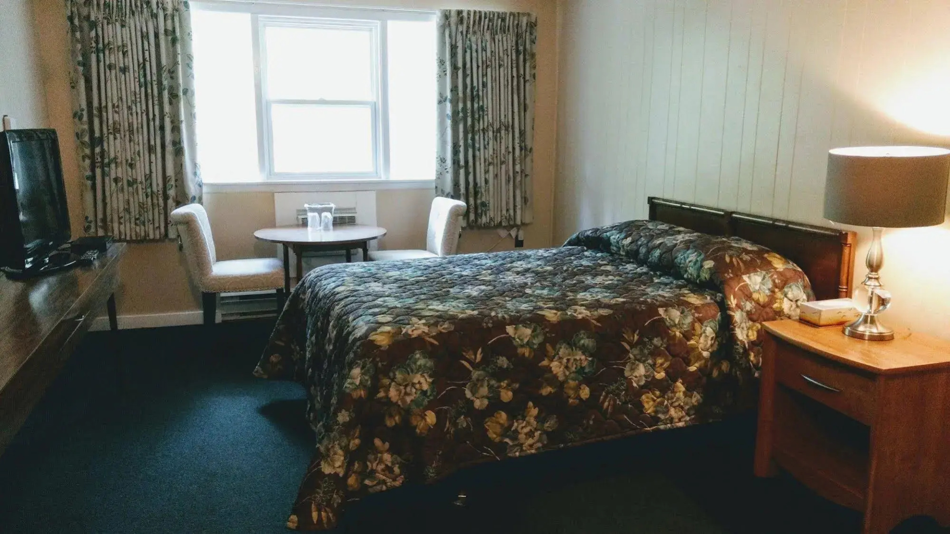 Skyline Motel & Campus Inn