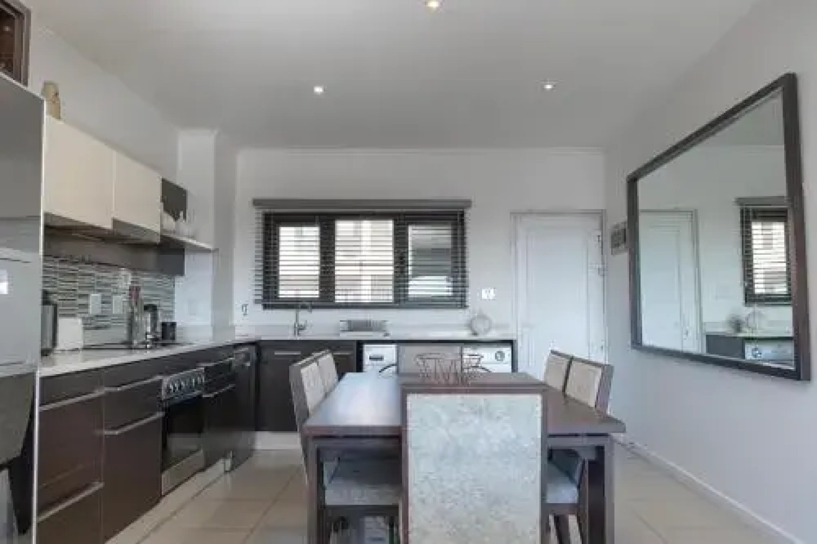 Room 122 @ The Nicol Hotel