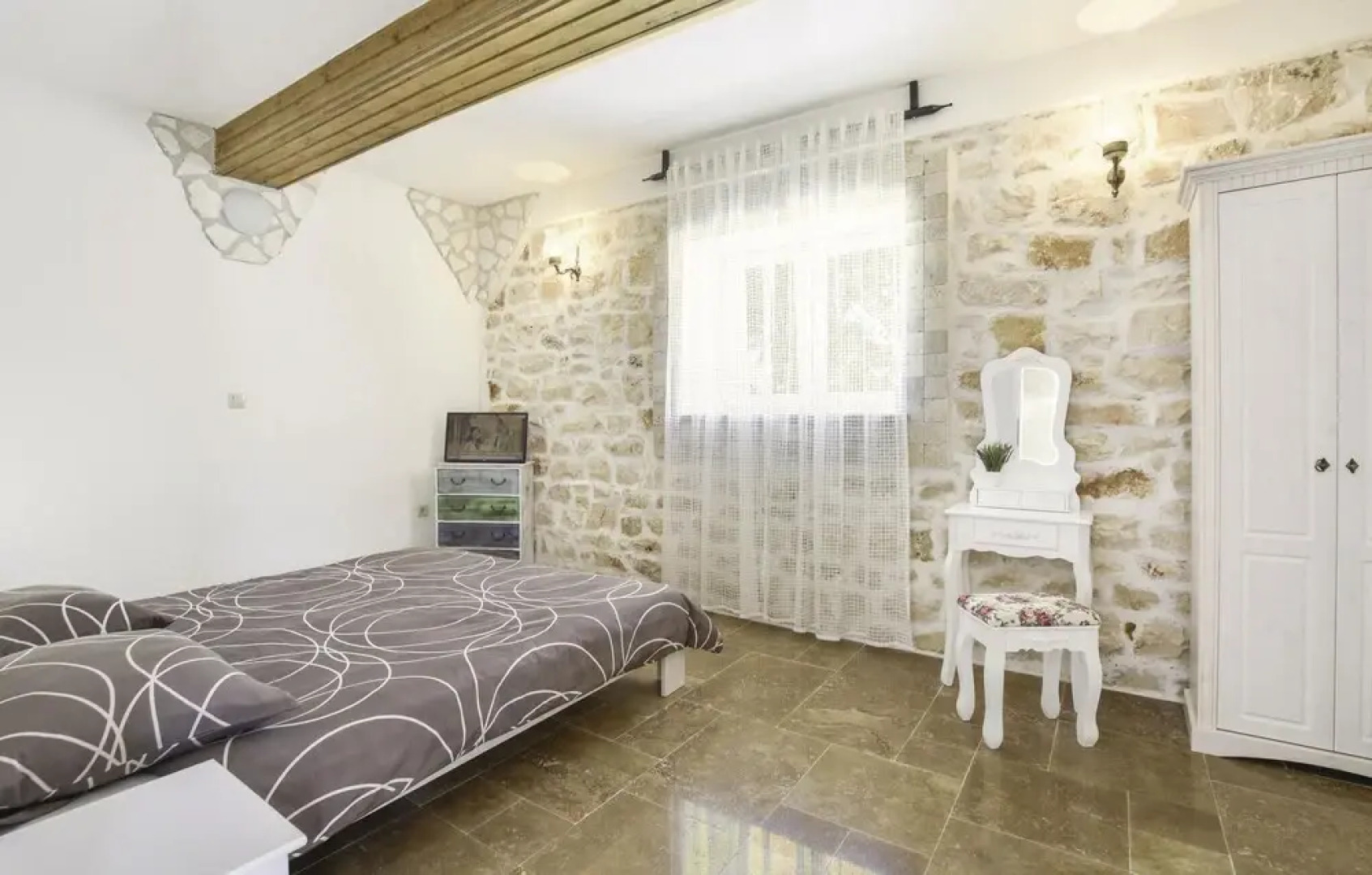 Awesome Home in Seget Gornji With Sauna, Wifi and 8 Bedrooms