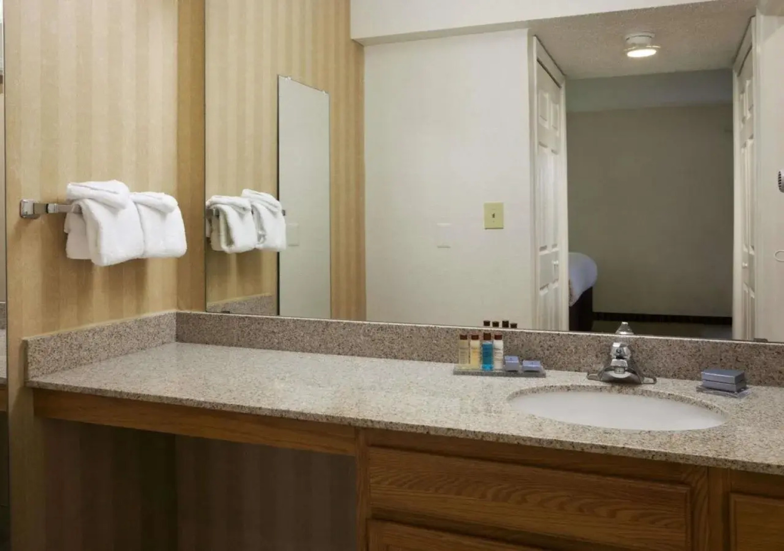 Hawthorn Suites of Troy