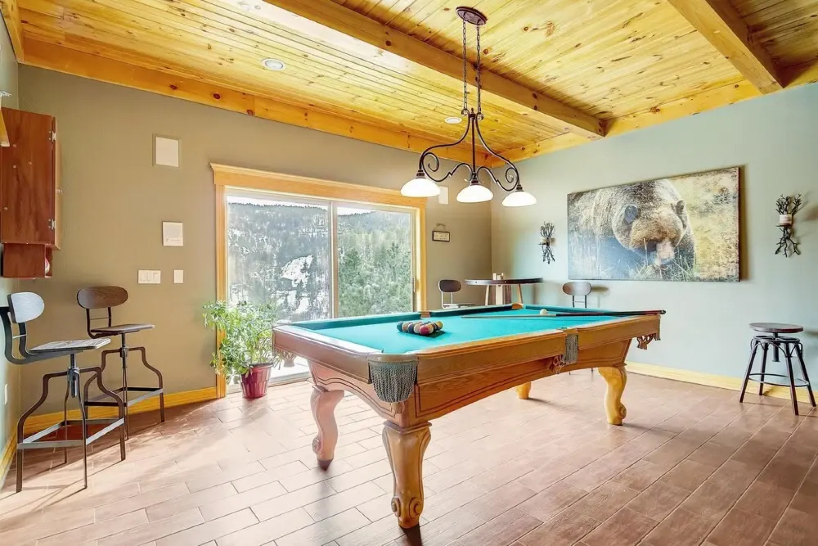Secluded & Spacious Mountain Getaway