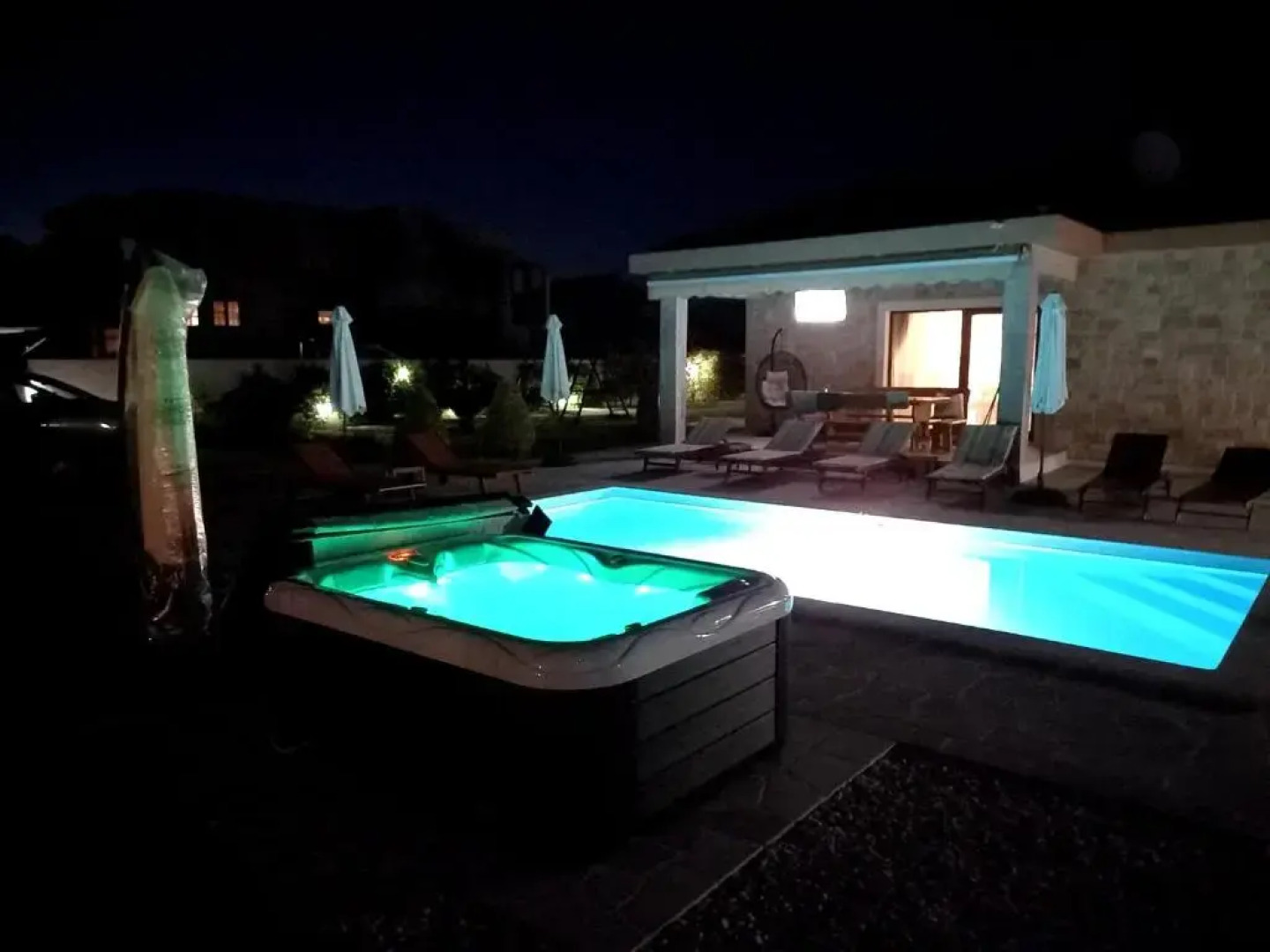 Lux stone house with pool, jacuzzi, sauna near beach