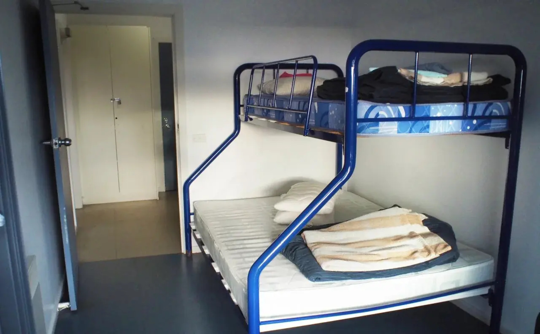 The 13th Apostle Backpackers