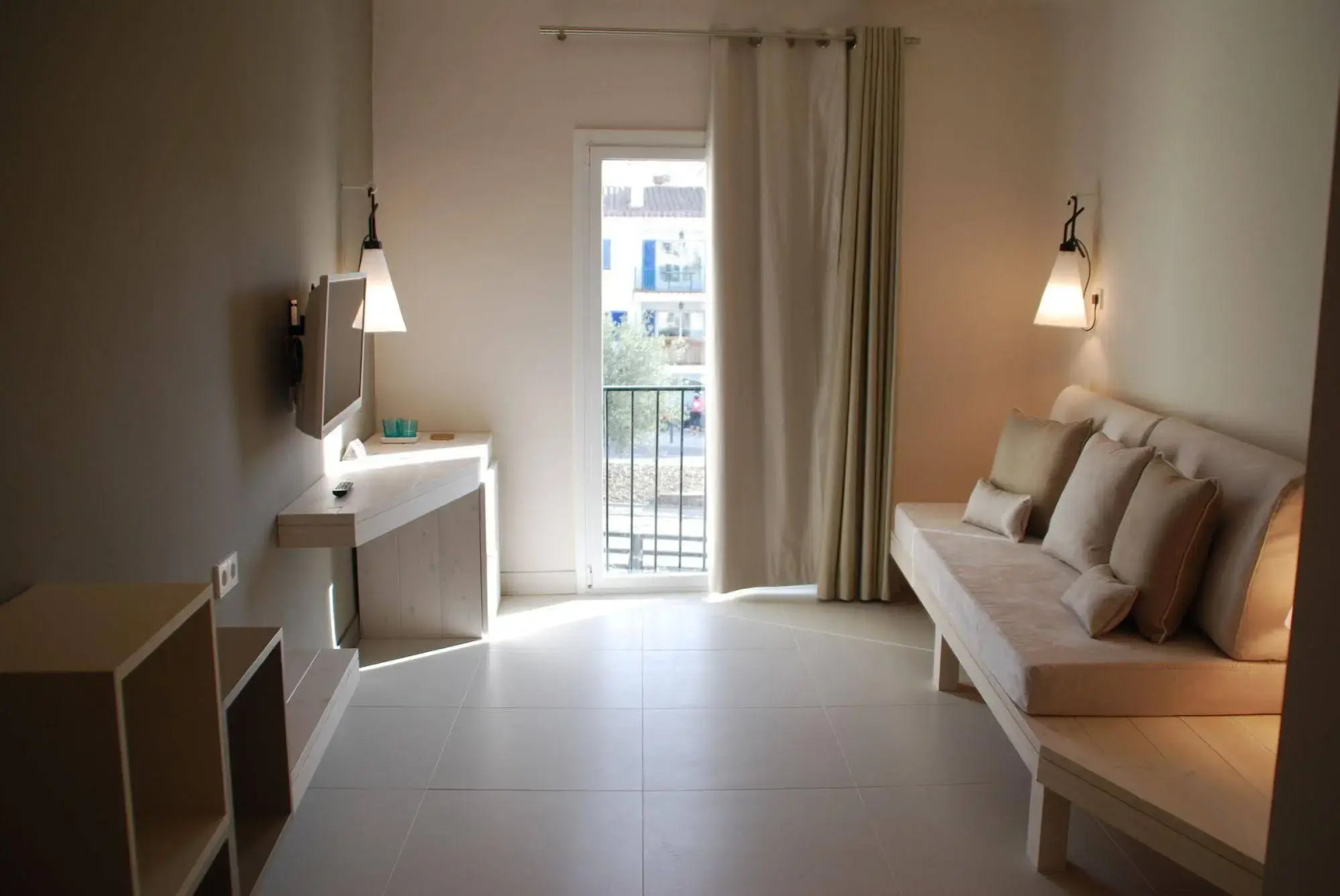 Tarongeta - Adults Only