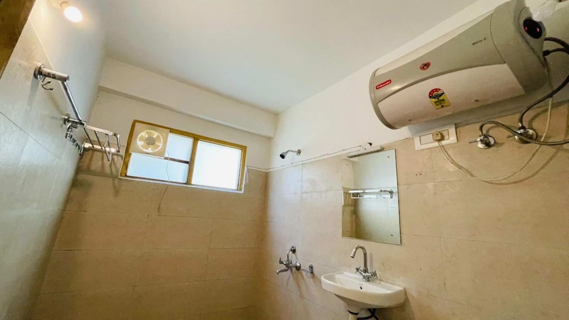 Madpackers Jibhi - Hostel