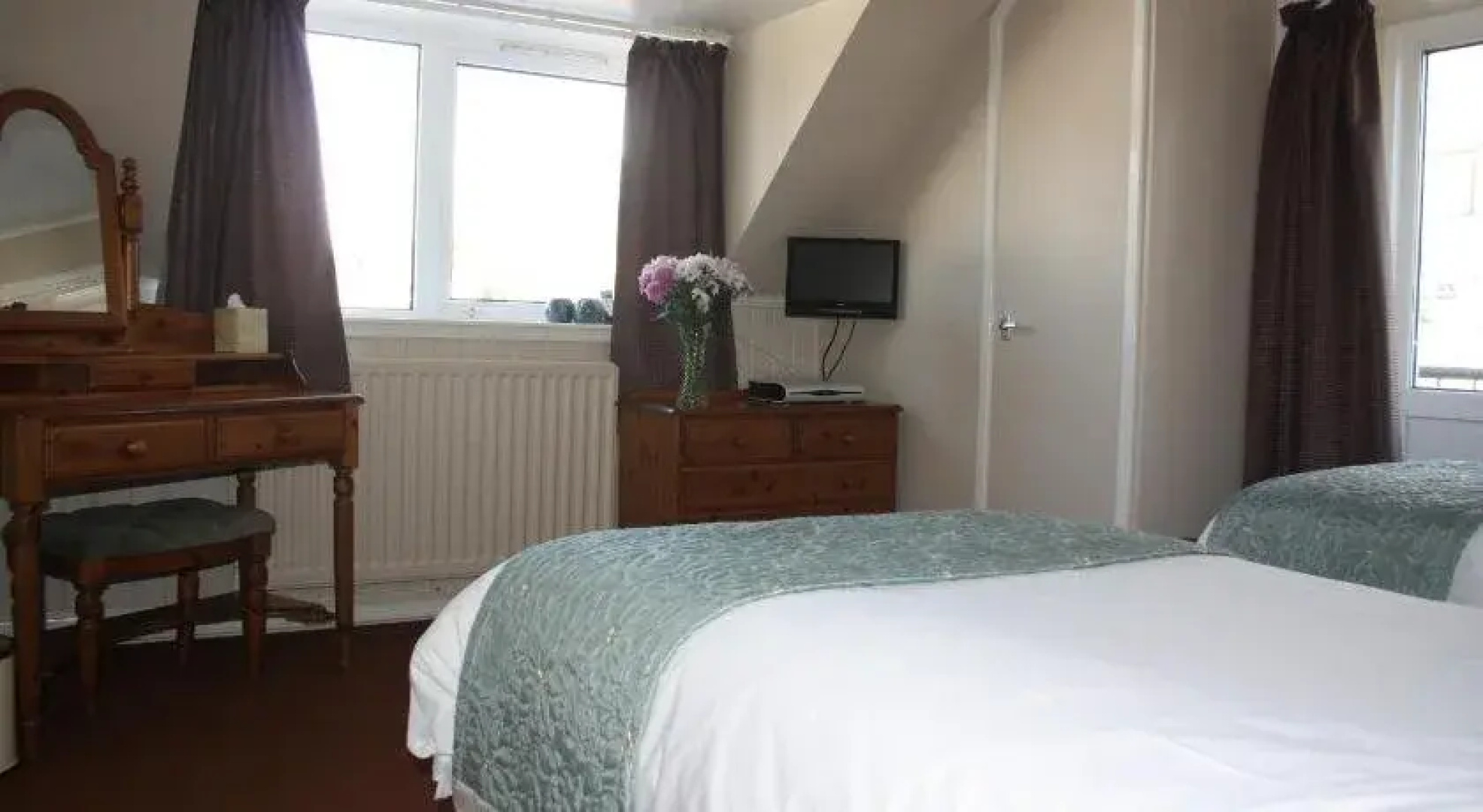 Ben Loyal Hotel