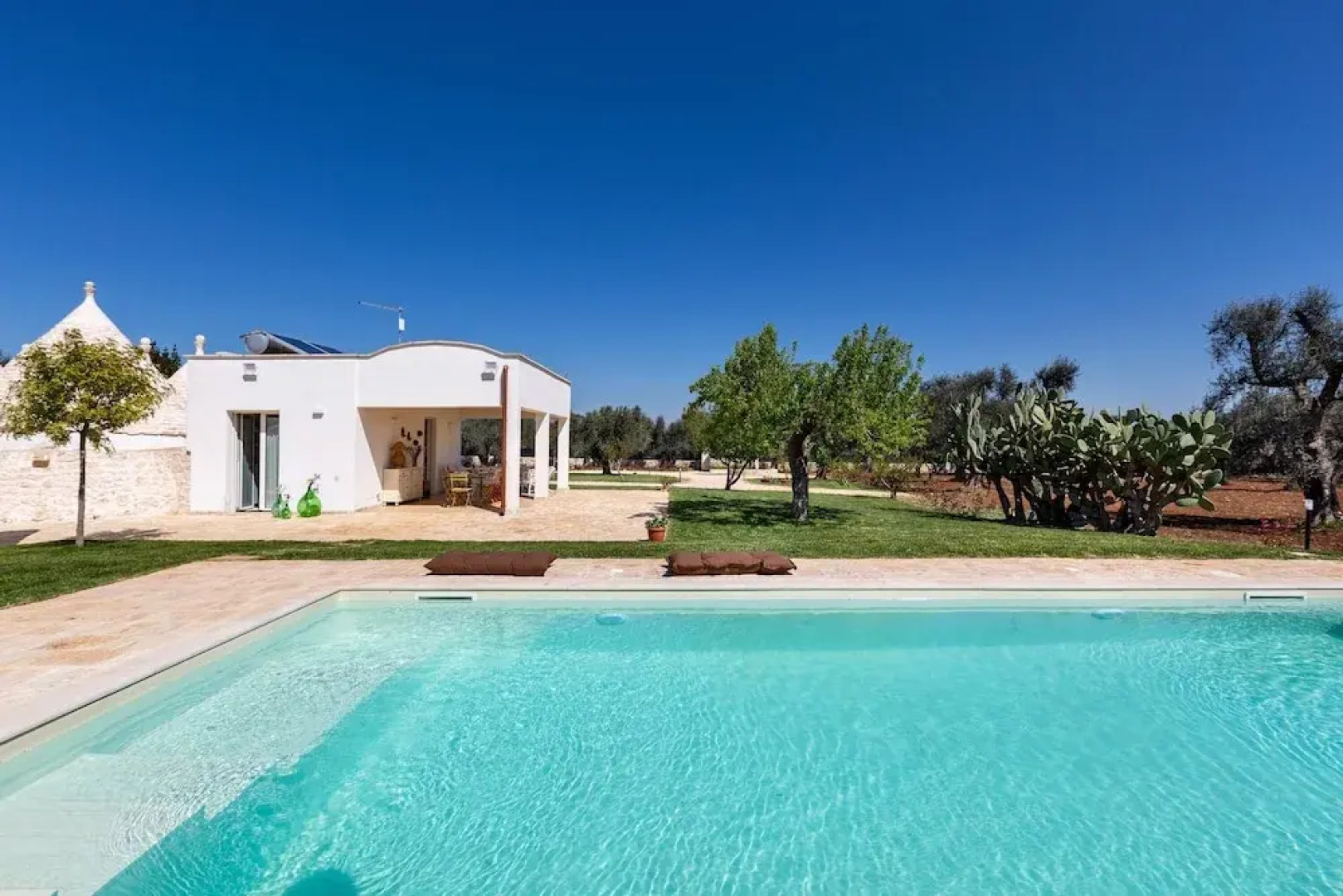 3360 Trulli Pangi by Perle di Puglia