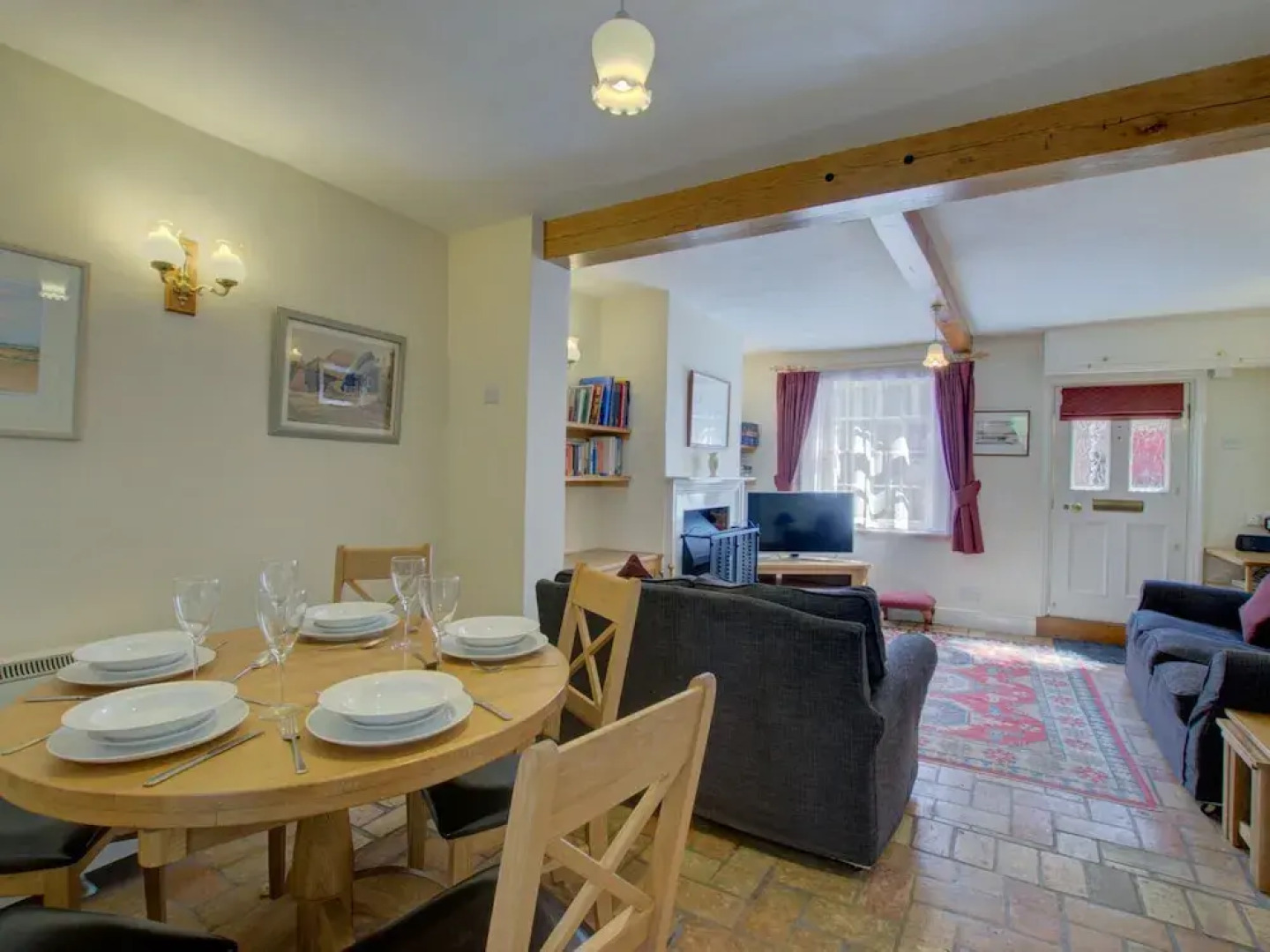 Comfortable Holiday Home With Open Fireplace and Private Garden, Near the Centre of Woodbridge