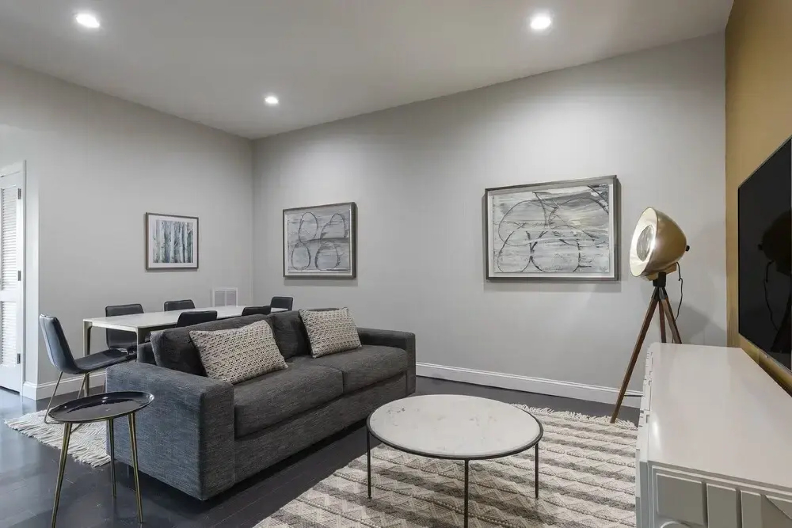 Huge Stylish 3 BR Loft Cobblestone St Next to NYC