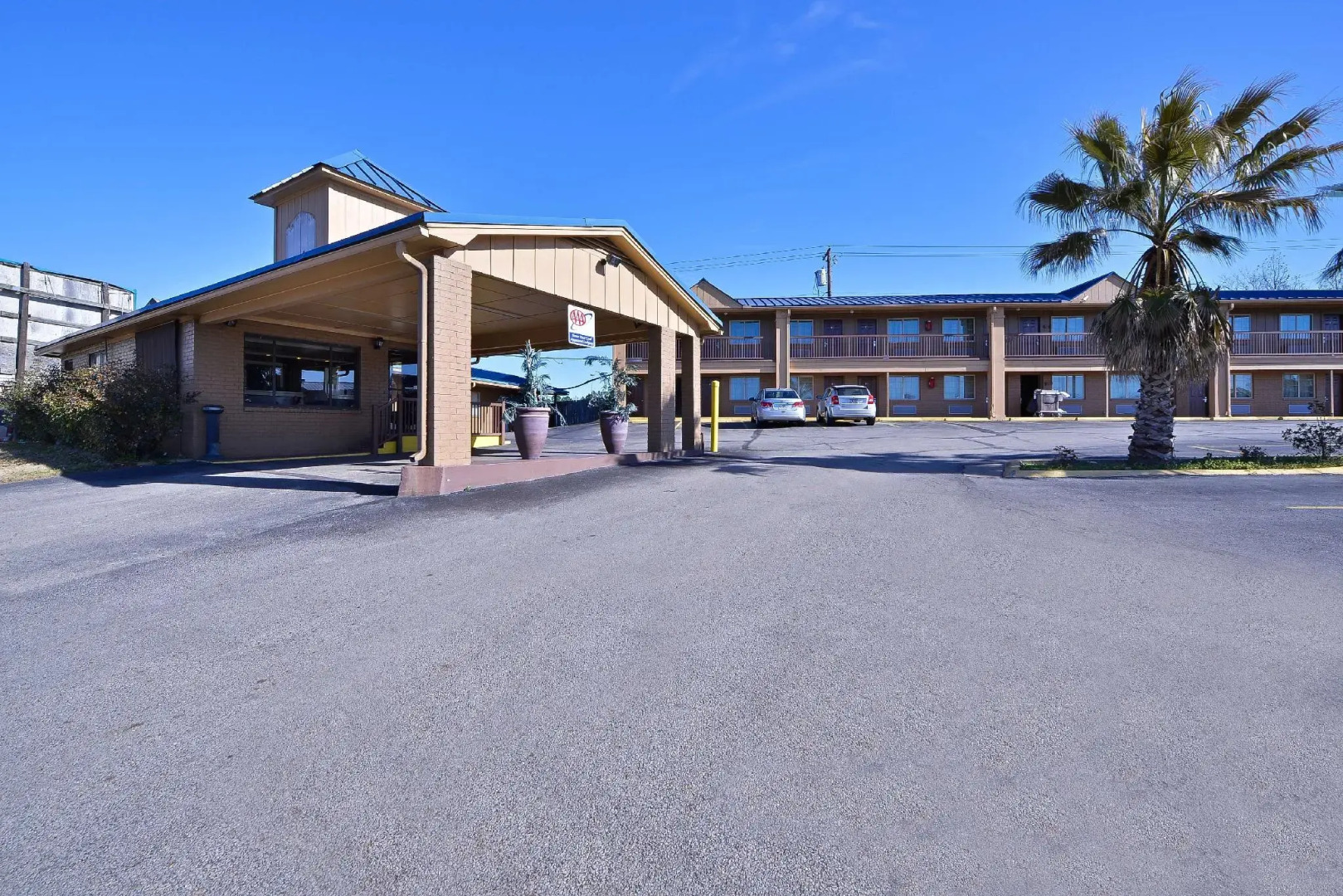 Xecutive Inn and Suites