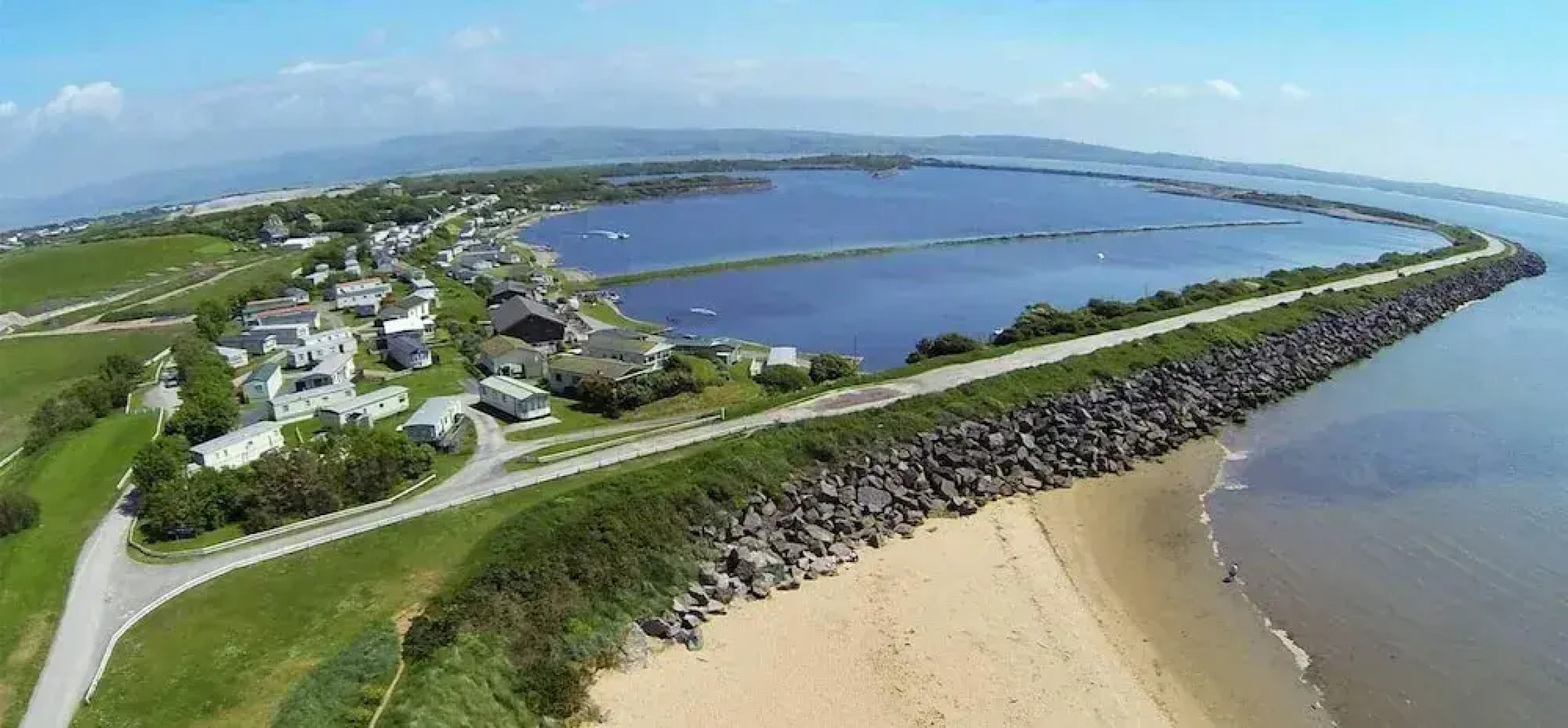 2 Bed Lodge - Sleeps 5 - Parking - Pets - Wifi