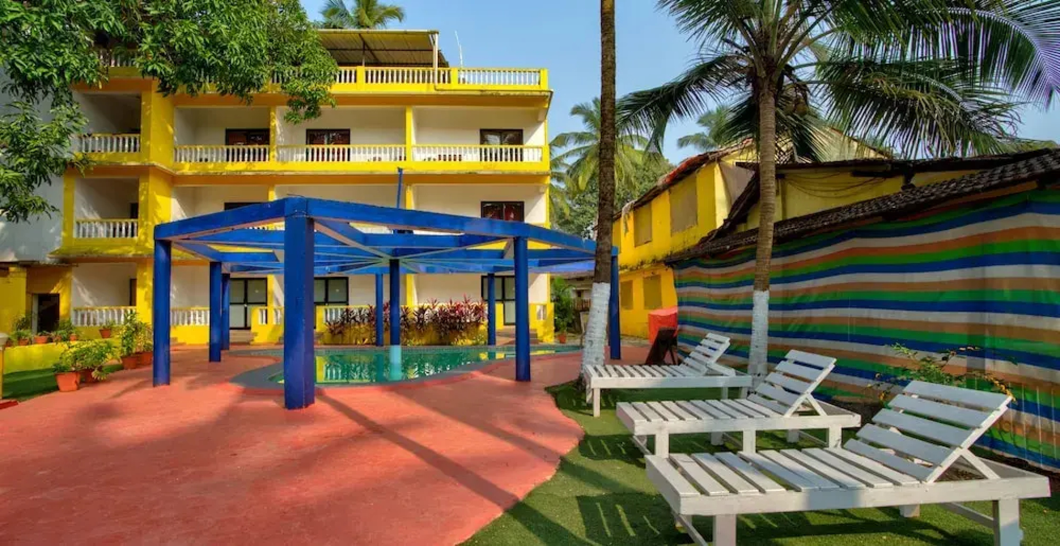 Salotel- near Mae De Deus Church