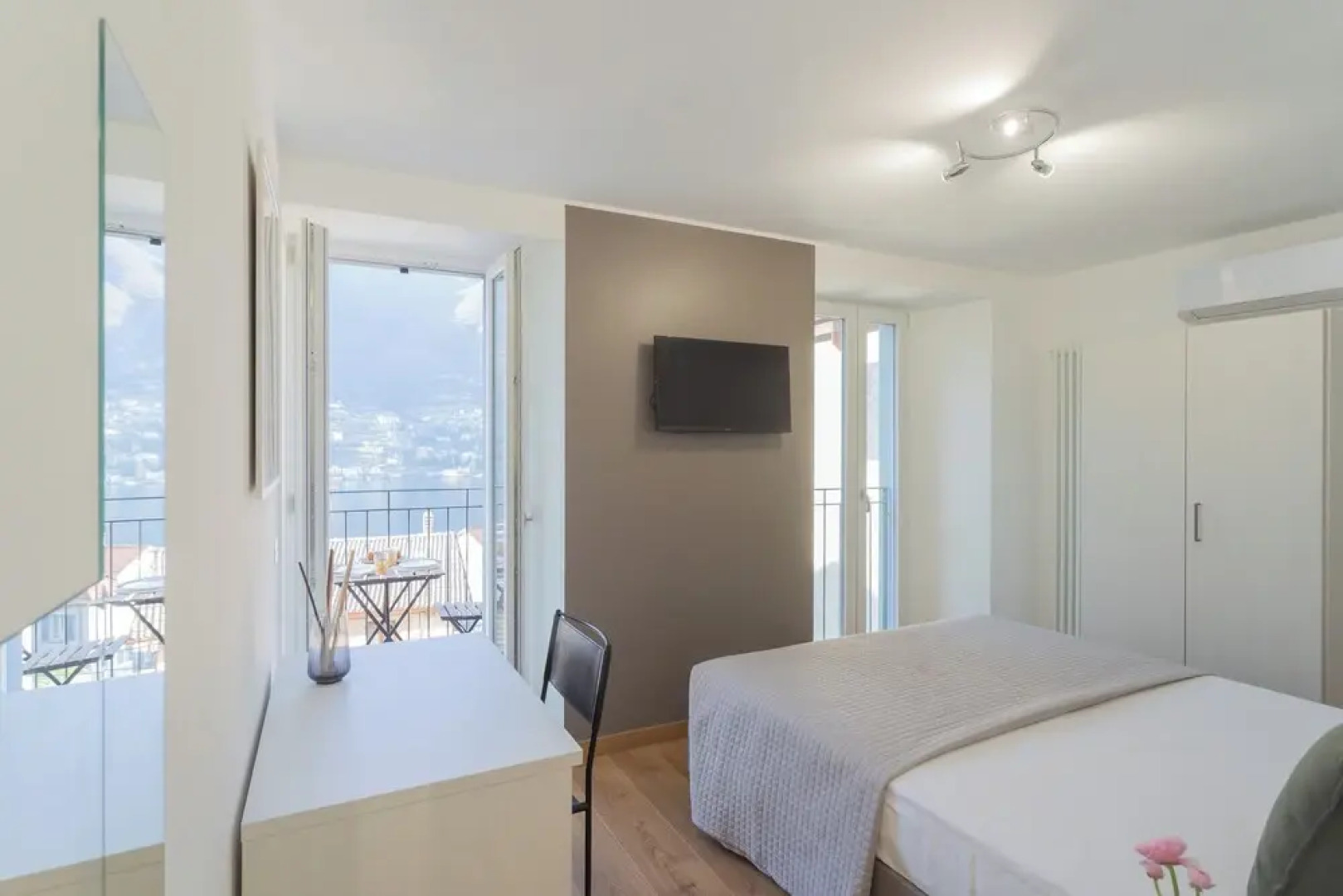 Pozzo Vertical Apartment With Garden and Parking by Rent all Como