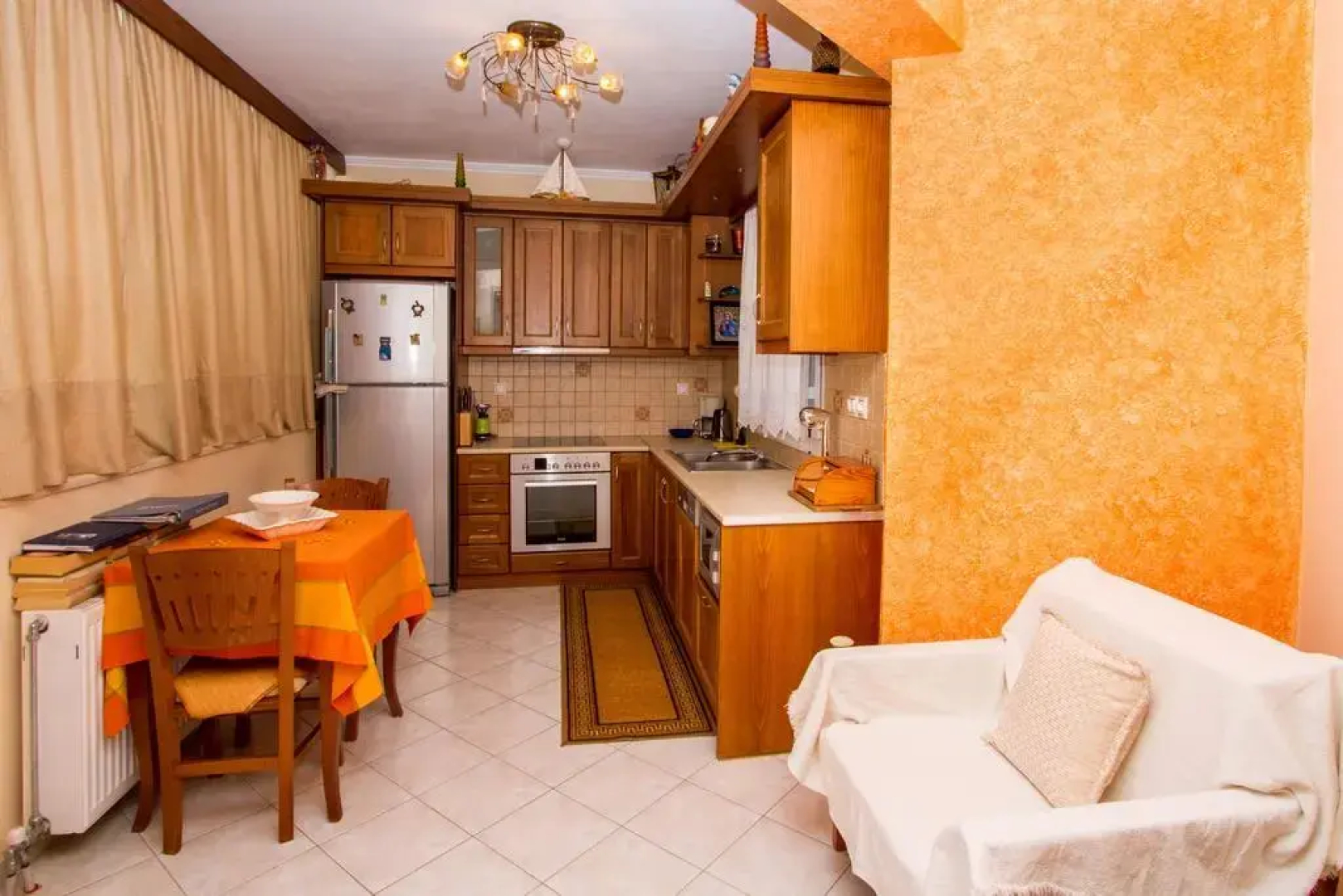 Lakis Apartments